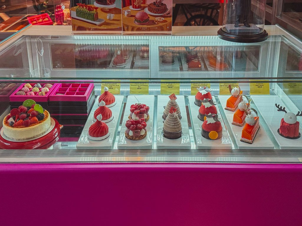 W蘇州ケーキショップのショーケース
