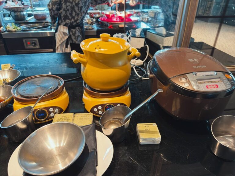 W蘇州朝食ビュッフェのスープと鍋料理