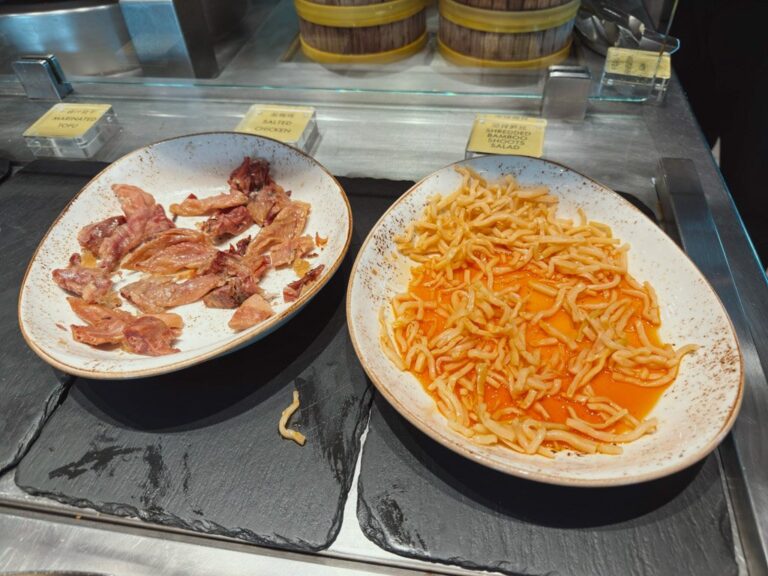 W蘇州朝食ビュッフェのハムとサラダ