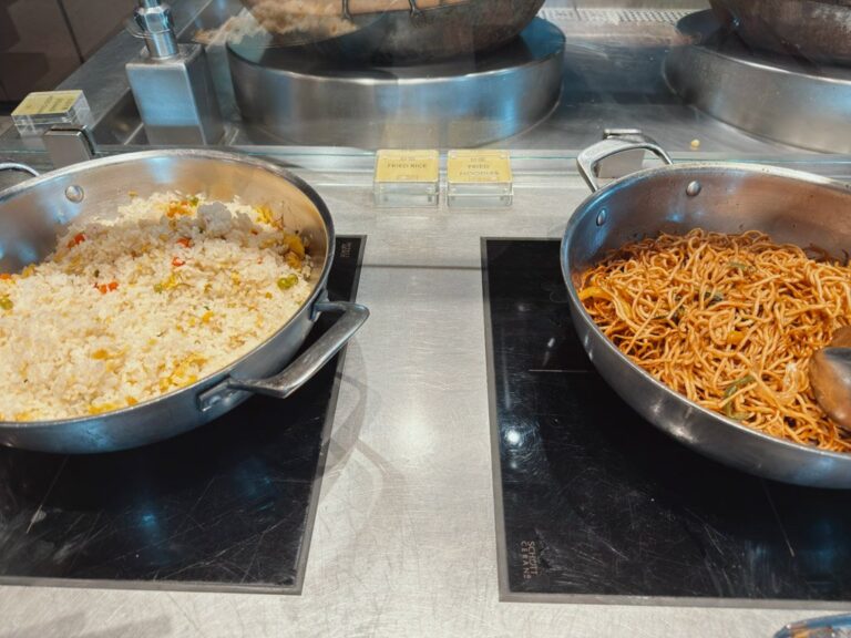 W蘇州朝食ビュッフェの炒飯と焼きそば