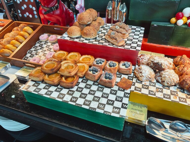 W蘇州朝食ビュッフェのパンと焼き菓子