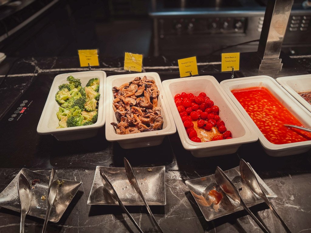 W香港KITCHEN朝食ビュッフェの野菜料理