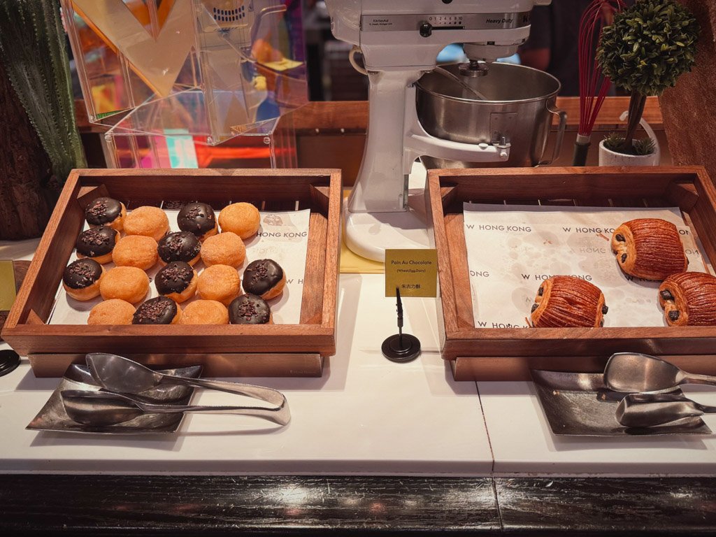 W香港KITCHEN朝食ビュッフェのクッキーとペストリー