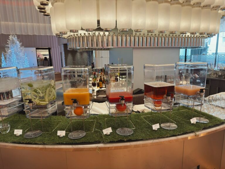 W大阪朝食ビュッフェのドリンクとジュース