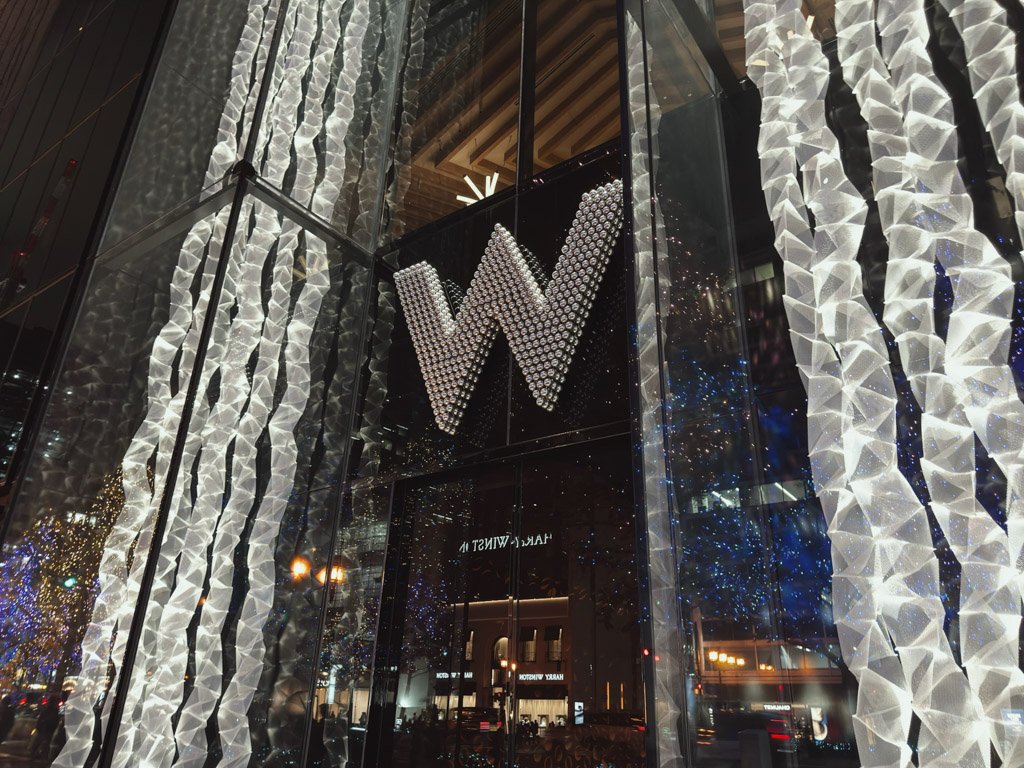 W大阪のエントランス