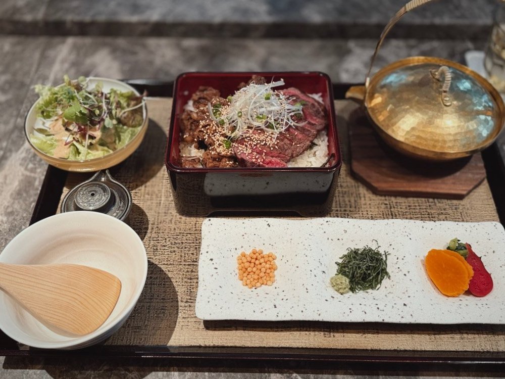 W大阪TEPPANYAKI MYDOのランチセット前菜