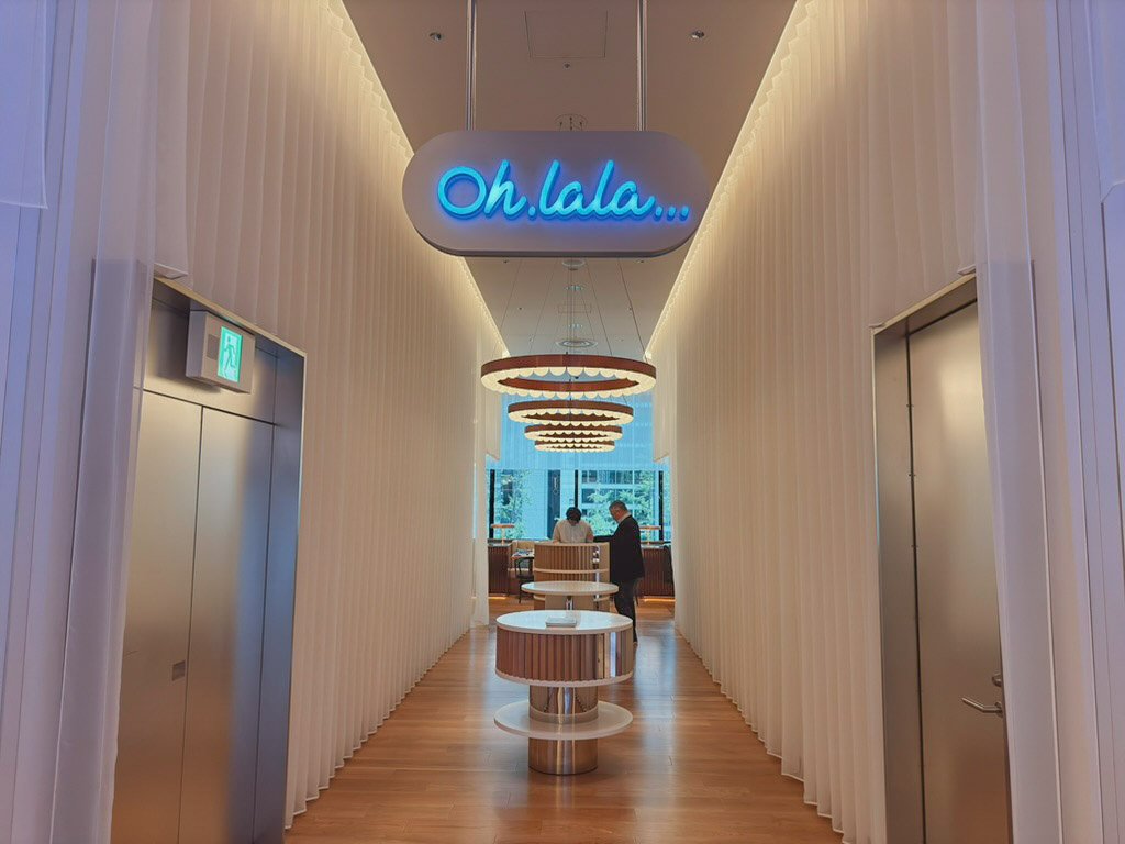 W大阪Oh.lalaレストランの入口