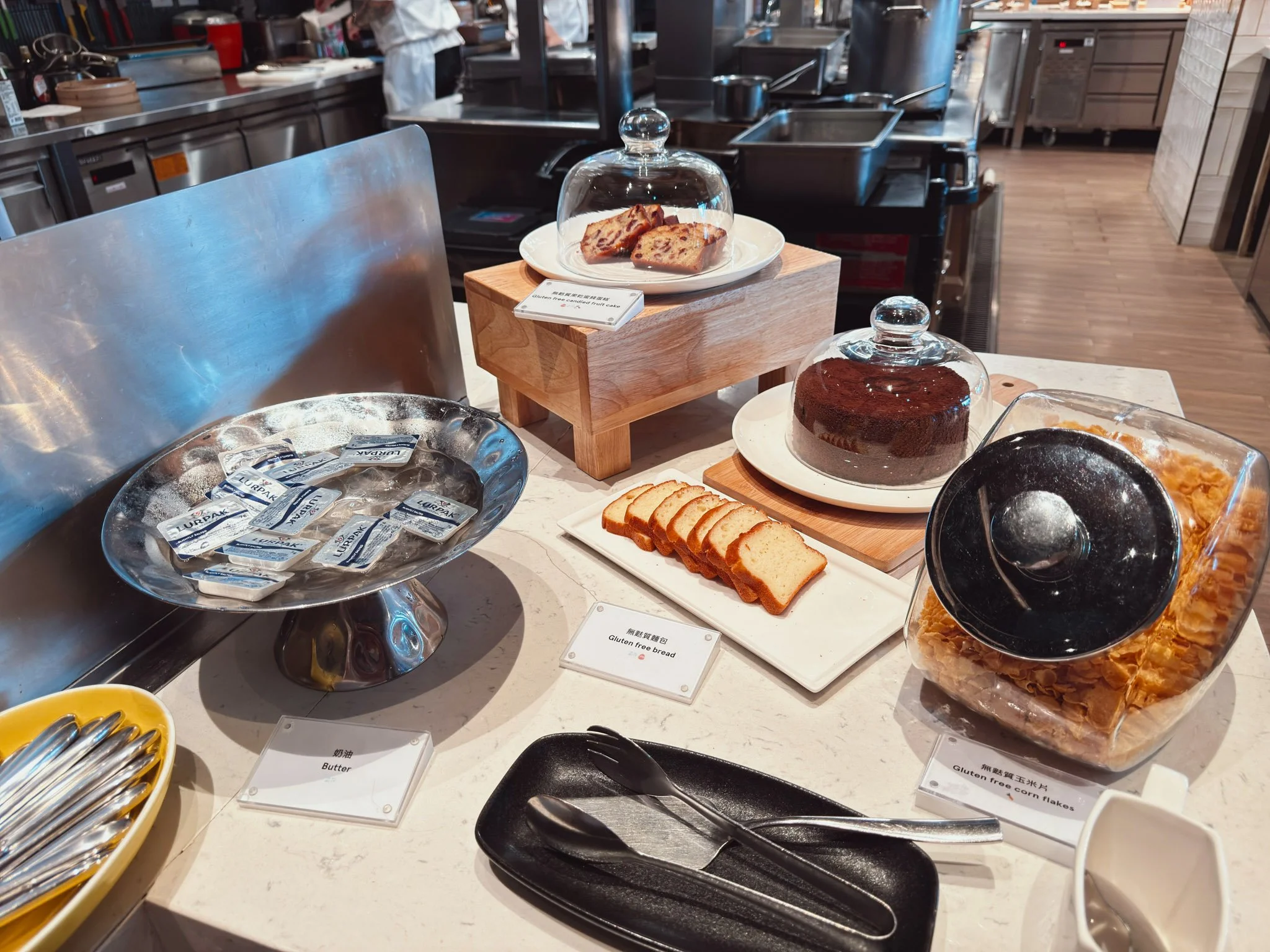 W台北朝食ビュッフェの料理台