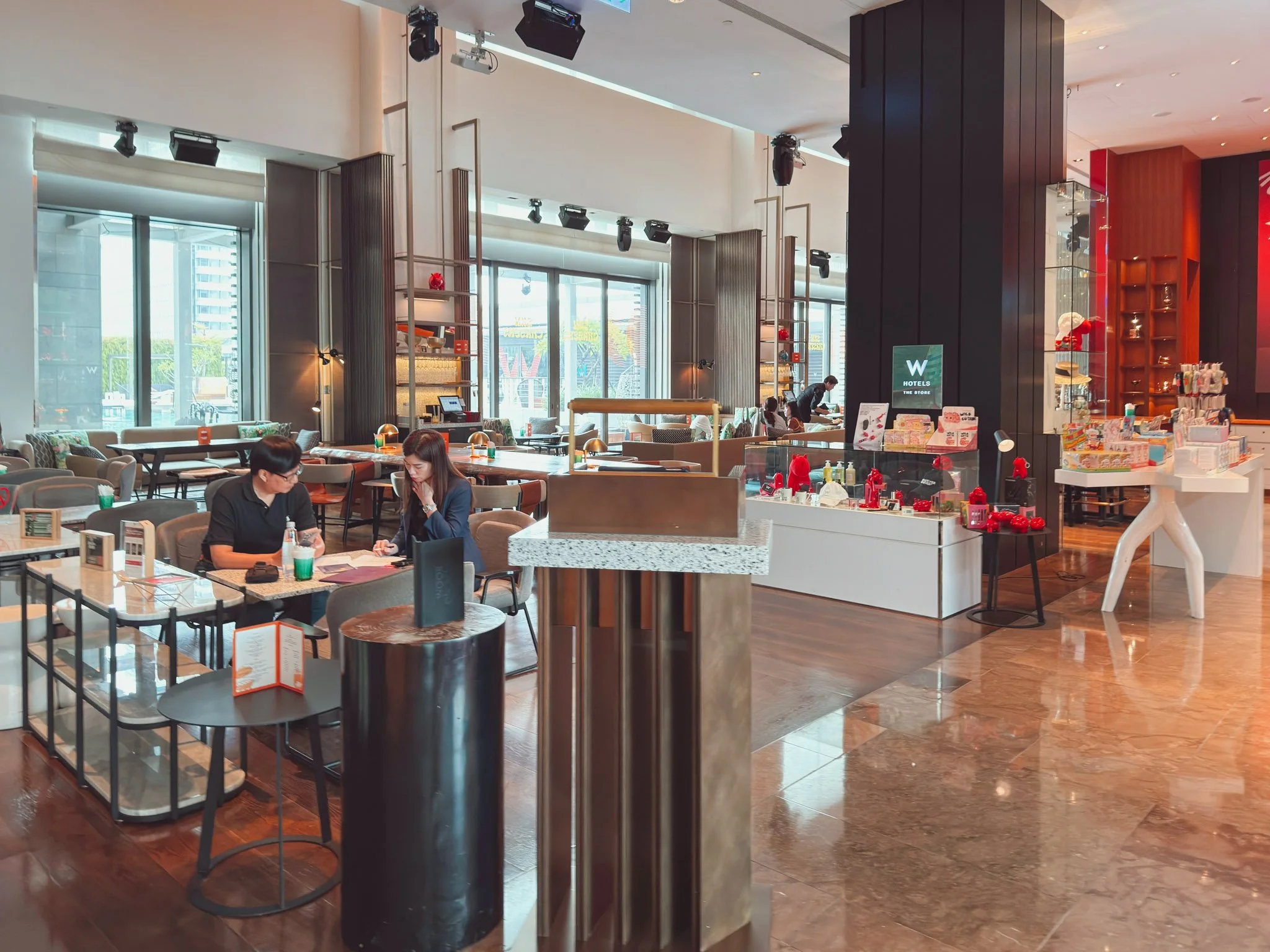 W台北WOOBARの店内席