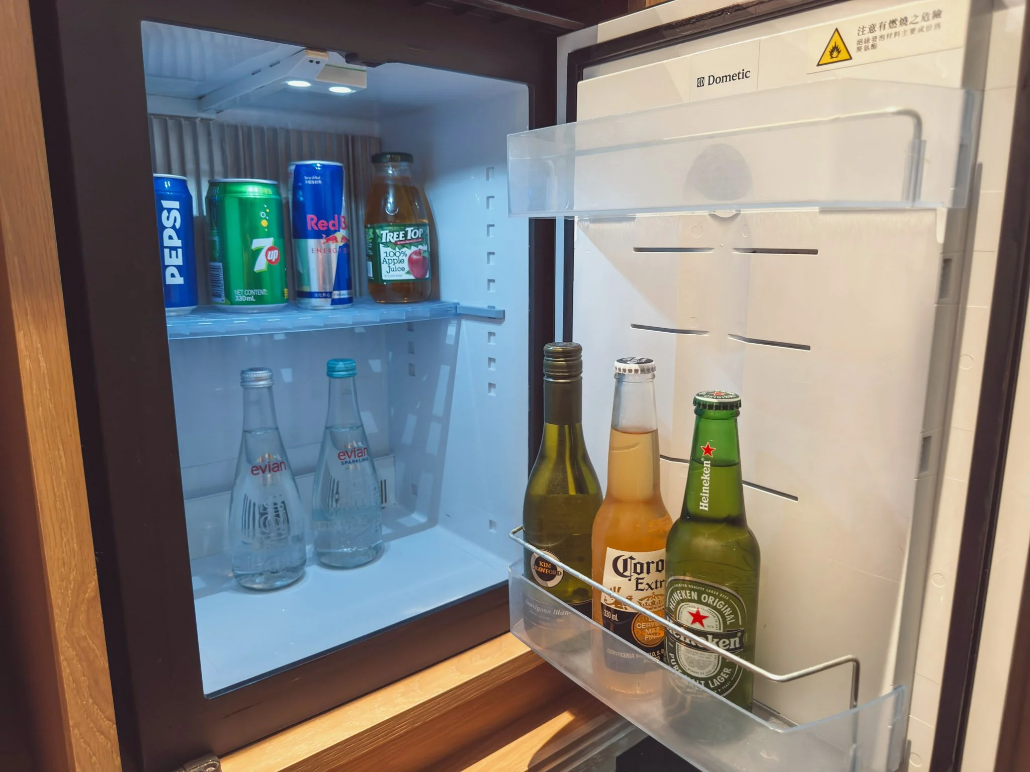 W台北客室の無料エビアン炭酸水