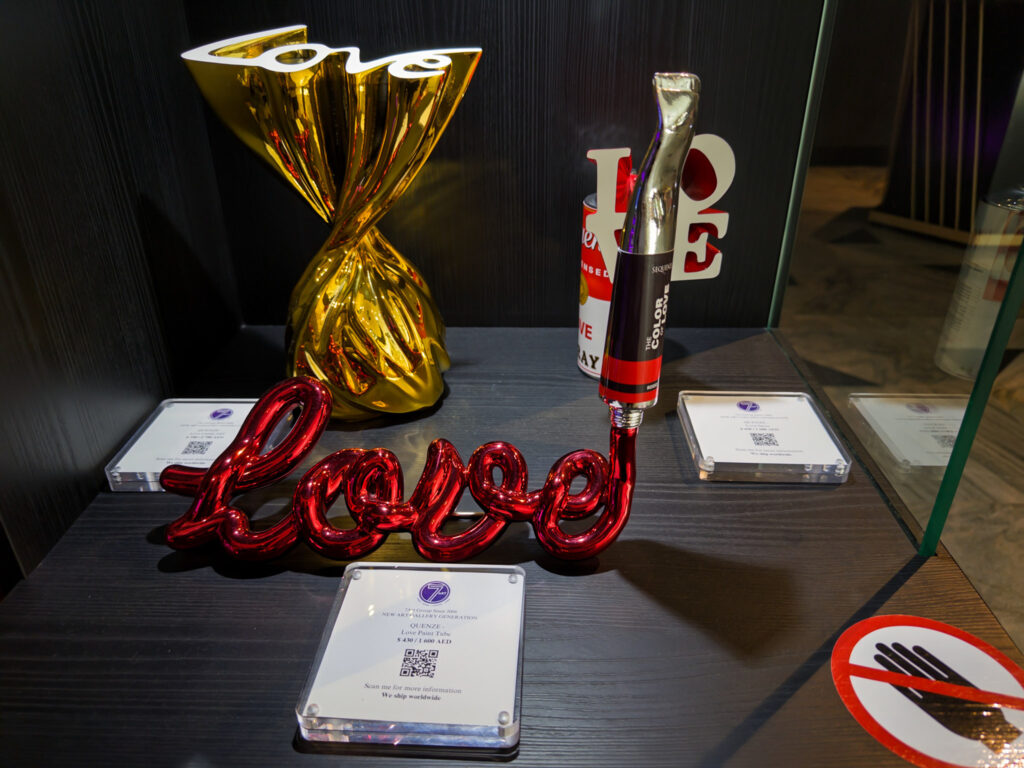 W ドバイ パーム館内の7 art concept store