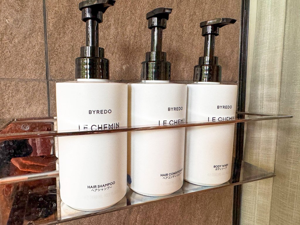  ラグジュアリーホテルのByredo製シャンプーセット  Byredo shampoo set in a luxury hotel 