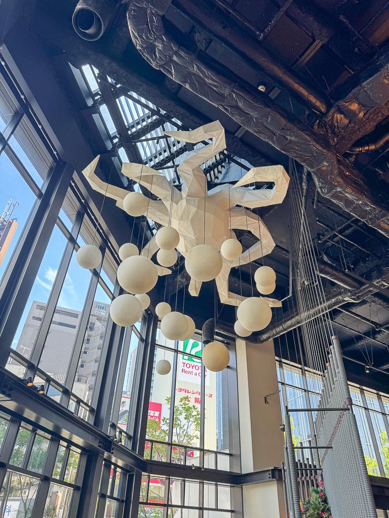 モクシー大阪新梅田の館内照明