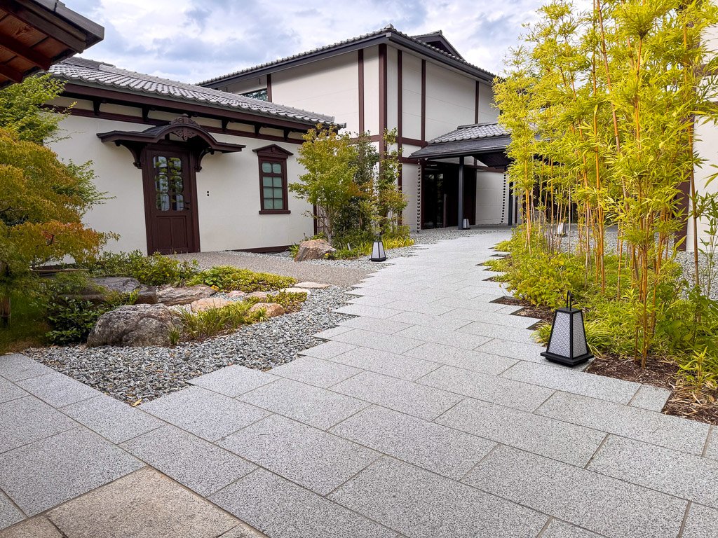  紫翠の新しいゲストルーム棟と庭園  New guest room building and garden at Shisui 