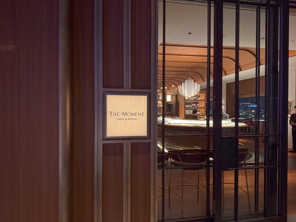 大阪ステーションホテルTHE-MOMENT GRILL & DININGの入口