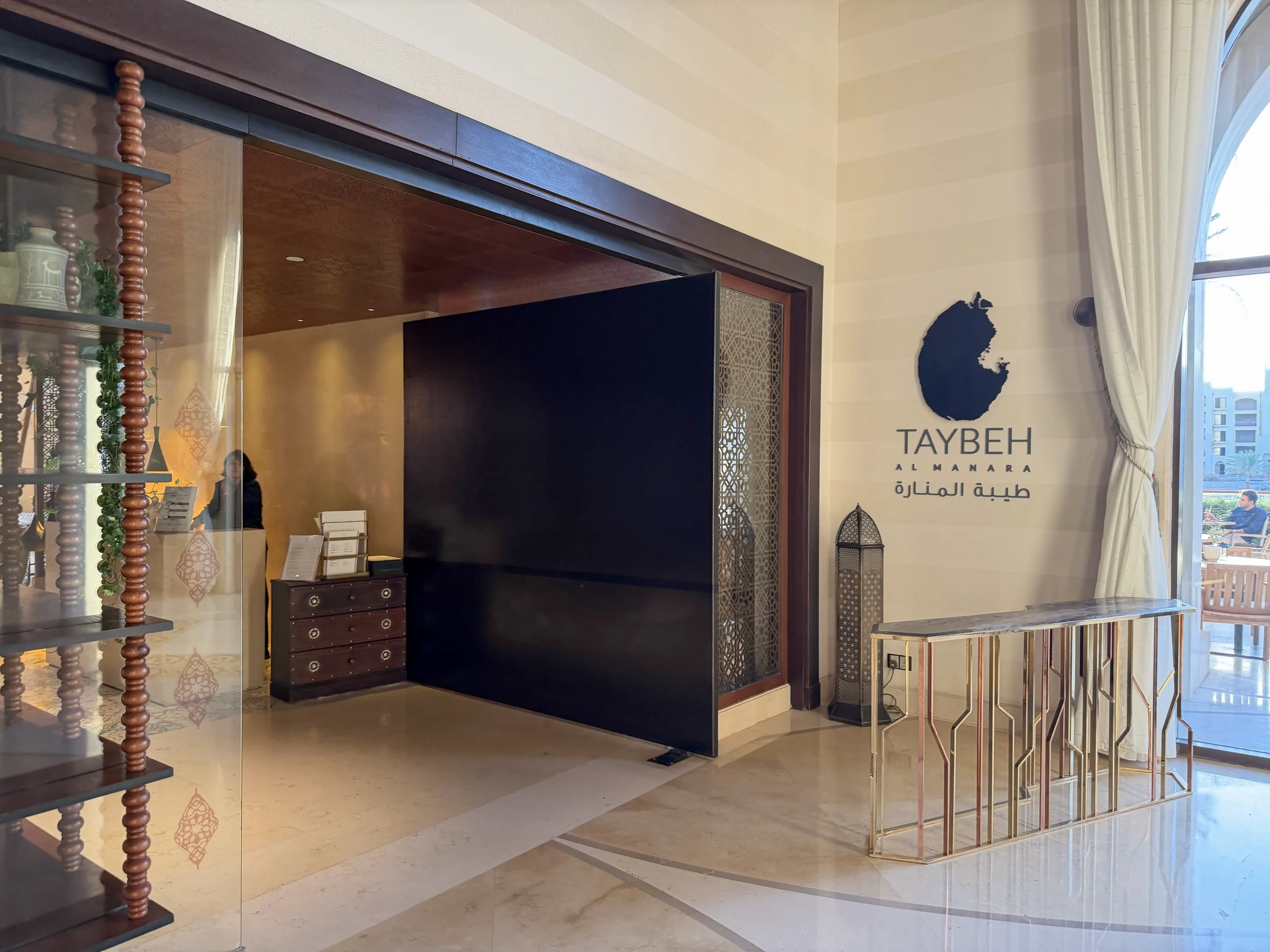 レストランTaybehの入り口。
