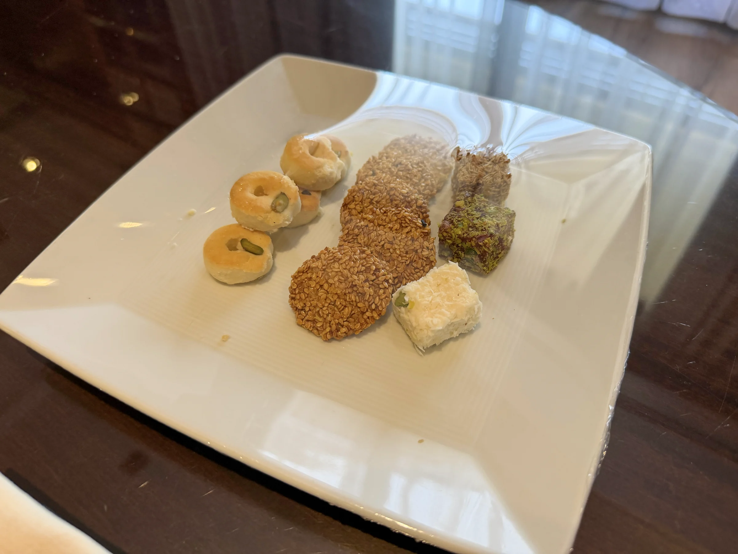 客室に用意されていた、お菓子のプレート。