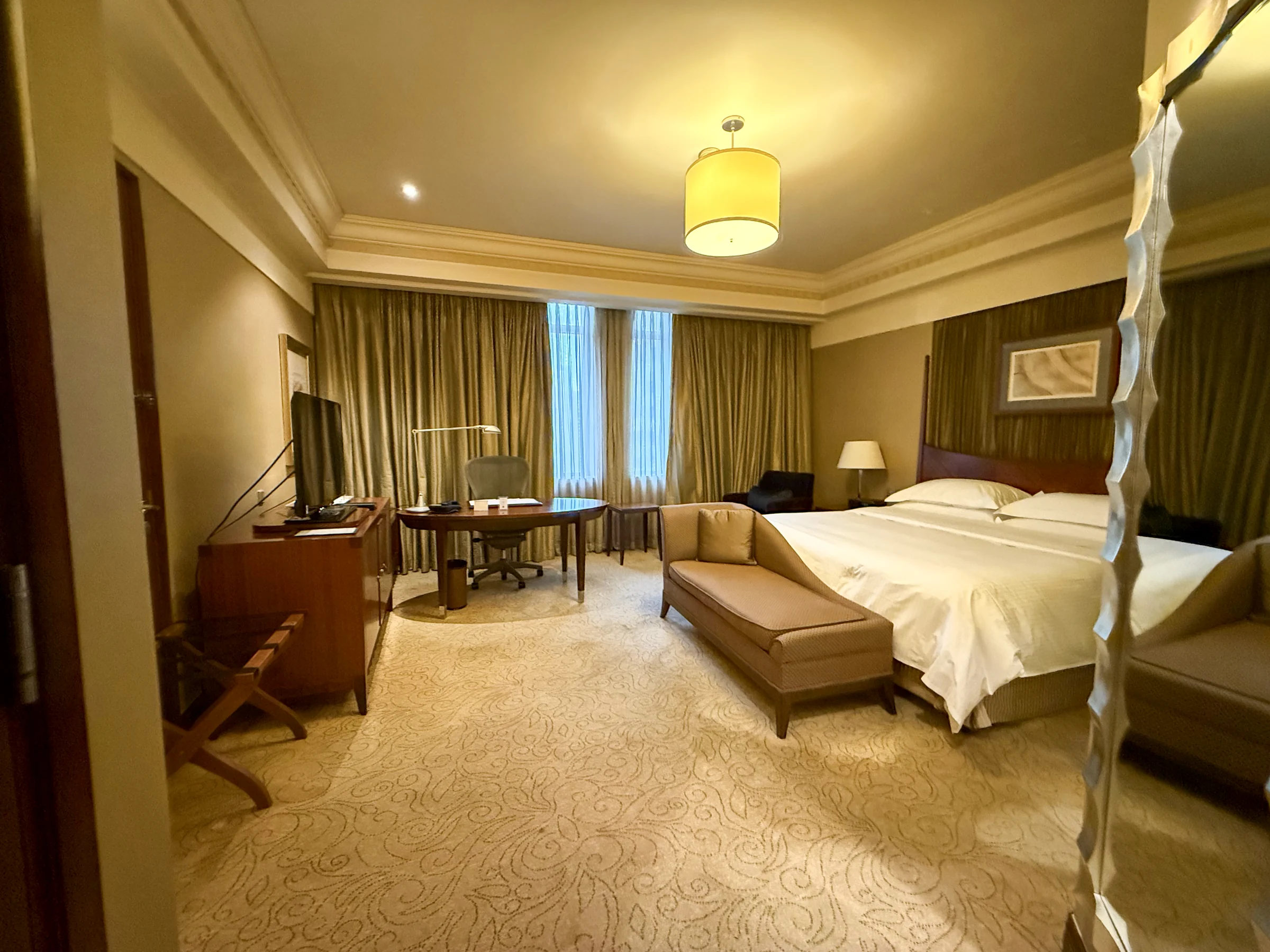 The Executive Deluxe Room at The Hongta Hotel Shanghai