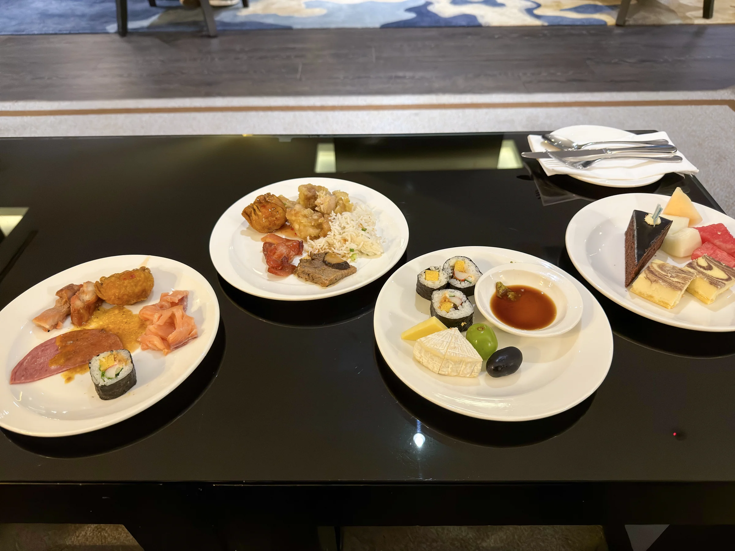ラウンジでいただいた夕食。