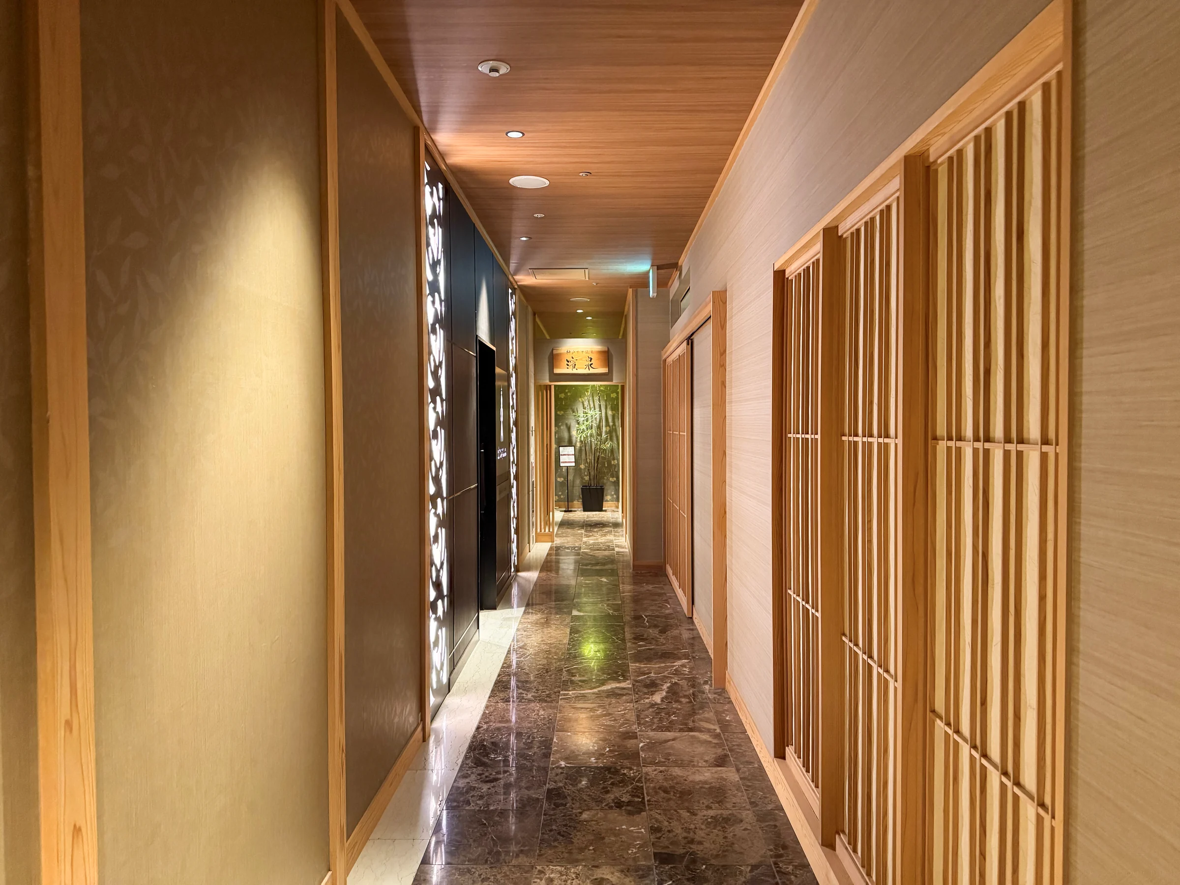 The passage to the hot springs, lined with wooden screens.