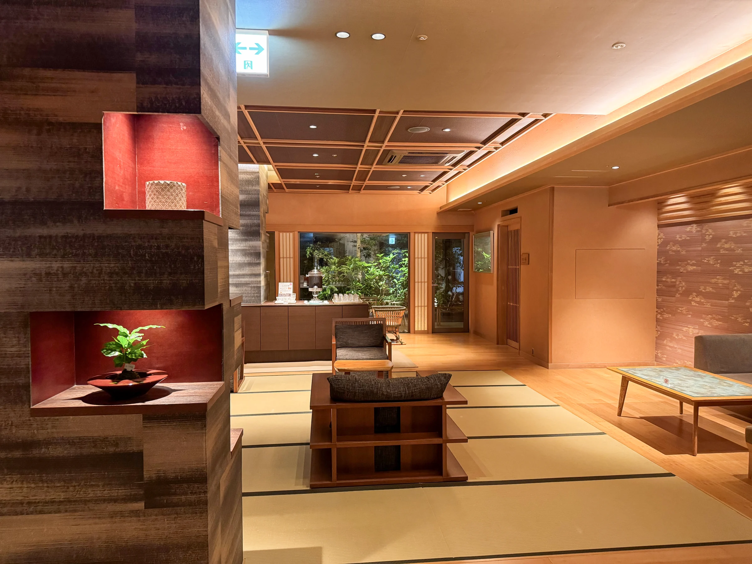 A tatami area to relax after bathing.