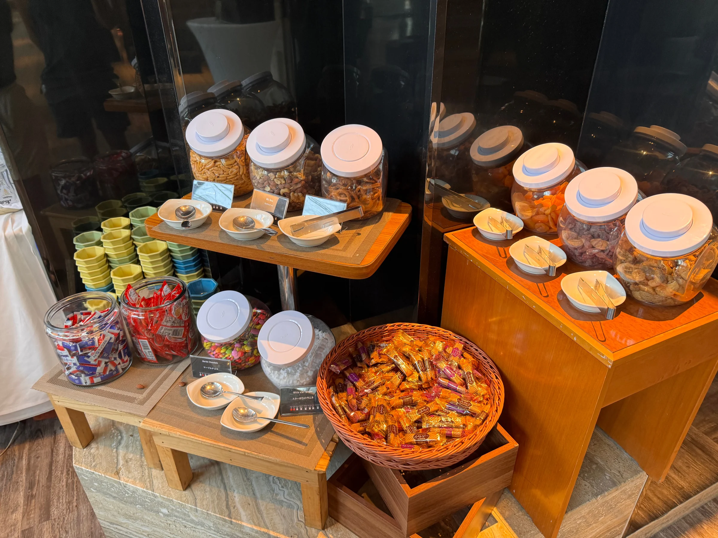 Sweets and nuts in the lounge