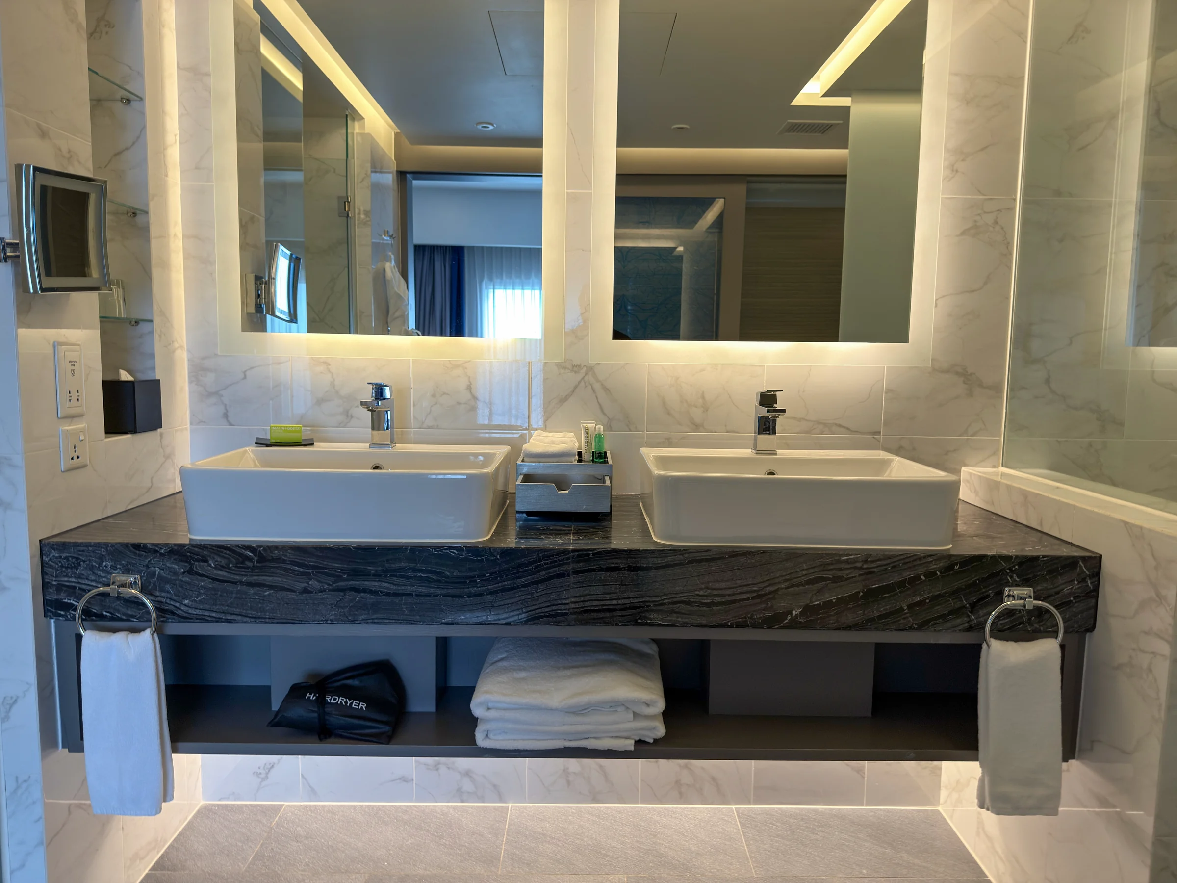 Twin washbasins, useful morning and night.
