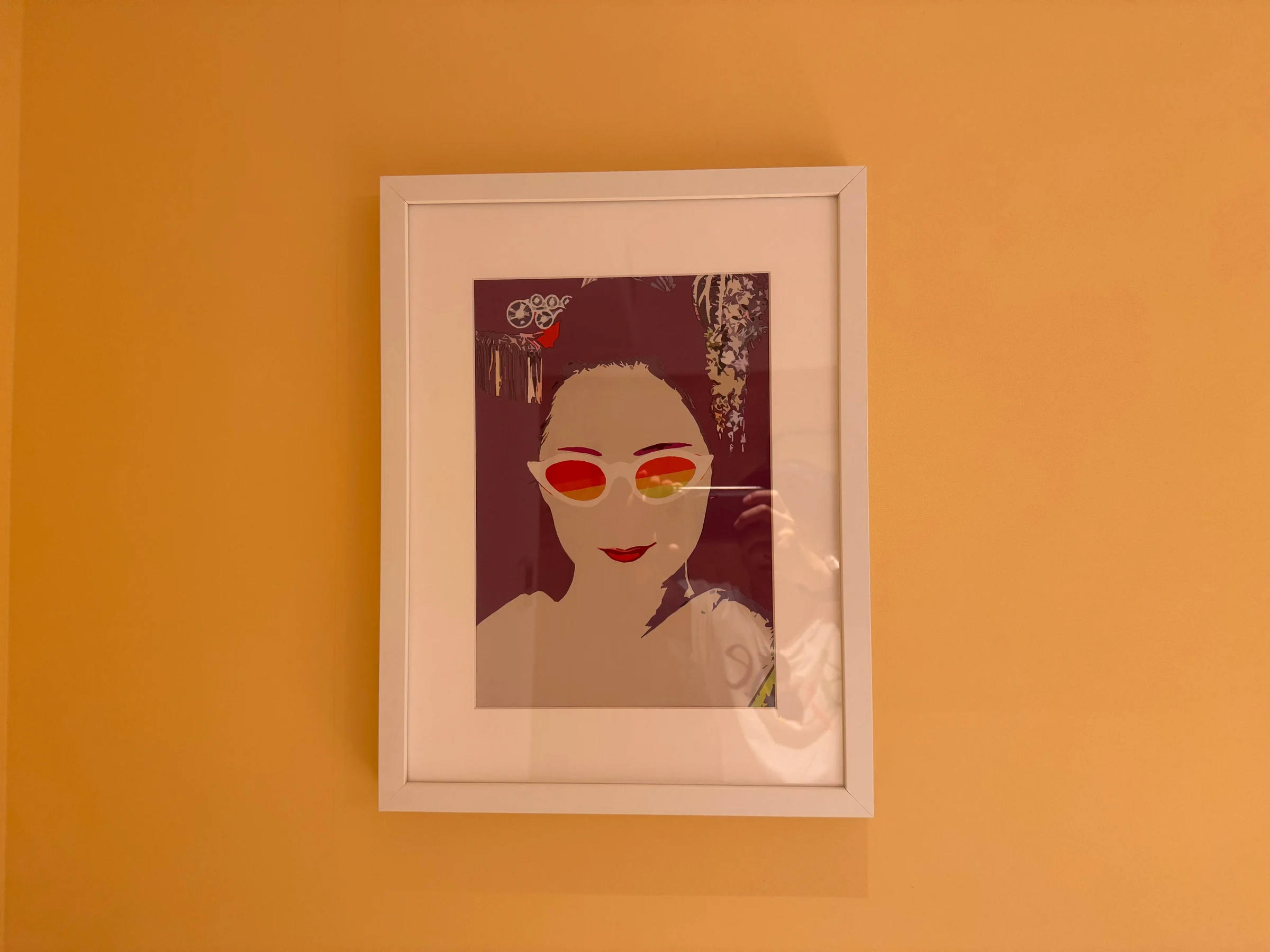 Artwork of a maiko wearing sunglasses