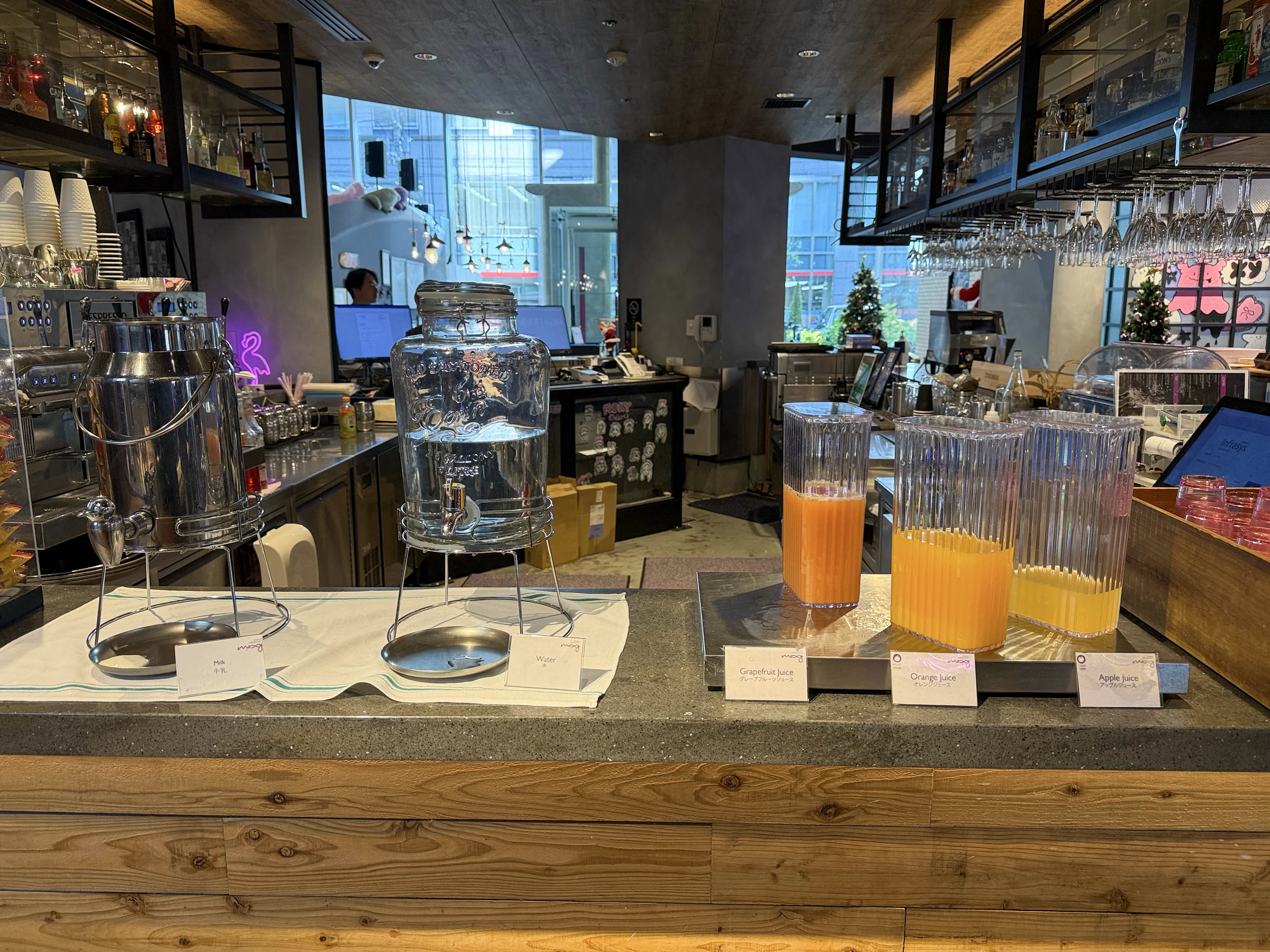 The drinks station.