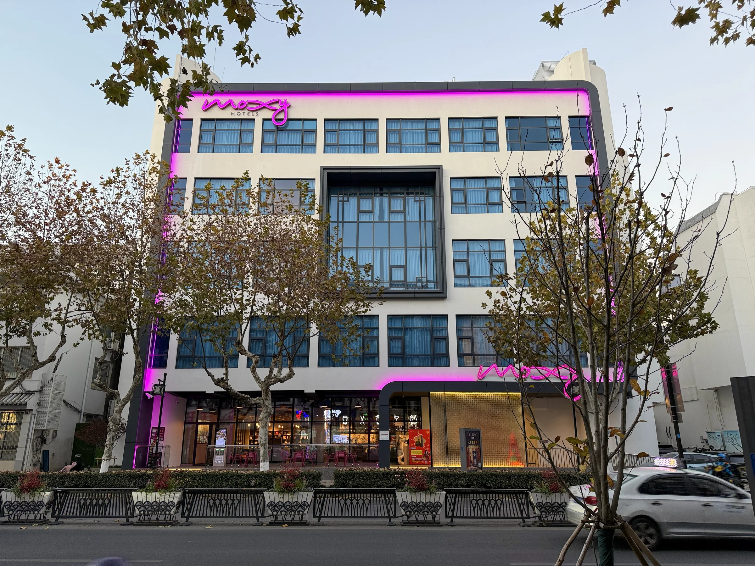 The street-facing Moxy exterior.
