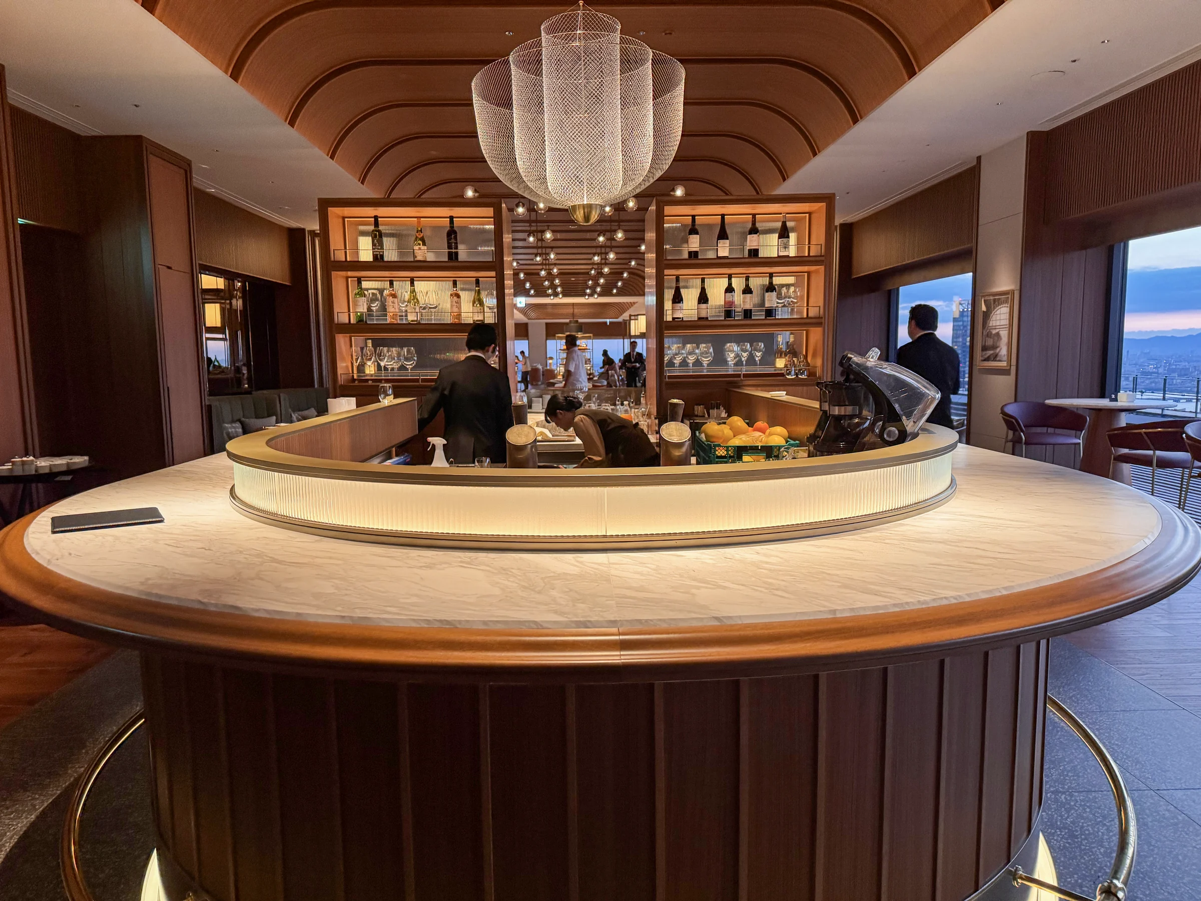 The round bar counter at THE-MOMENT GRILL & DINING