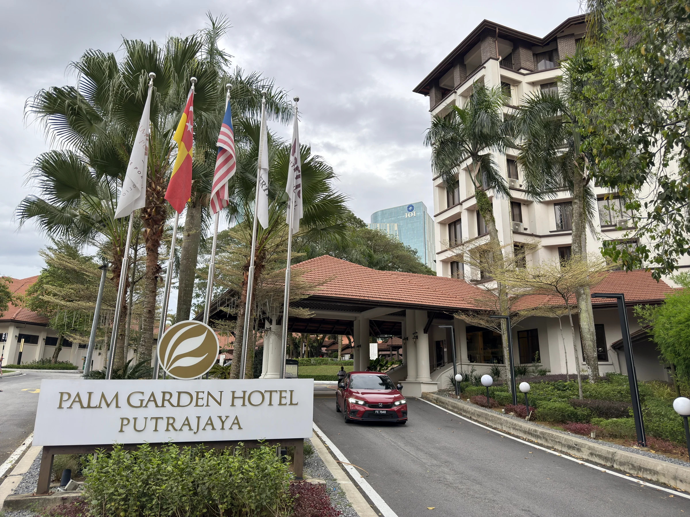 Palm Garden Hotelのエントランス。