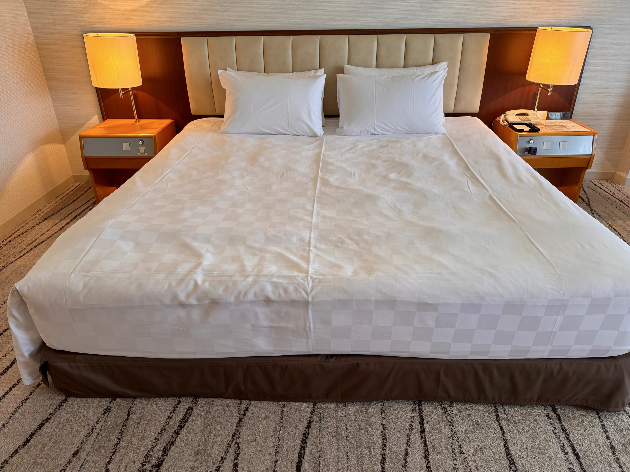 A king bed and warm lighting.
