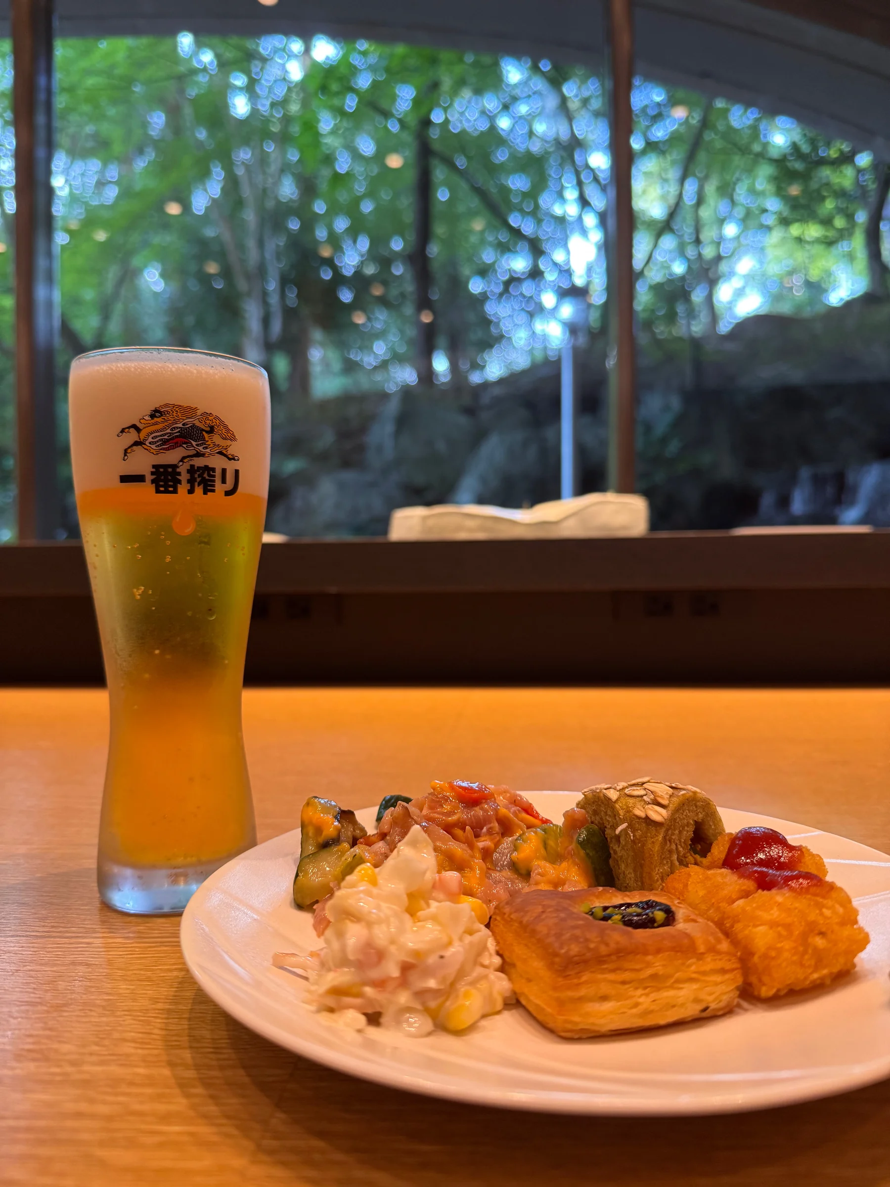 Beer and light bites with garden views.