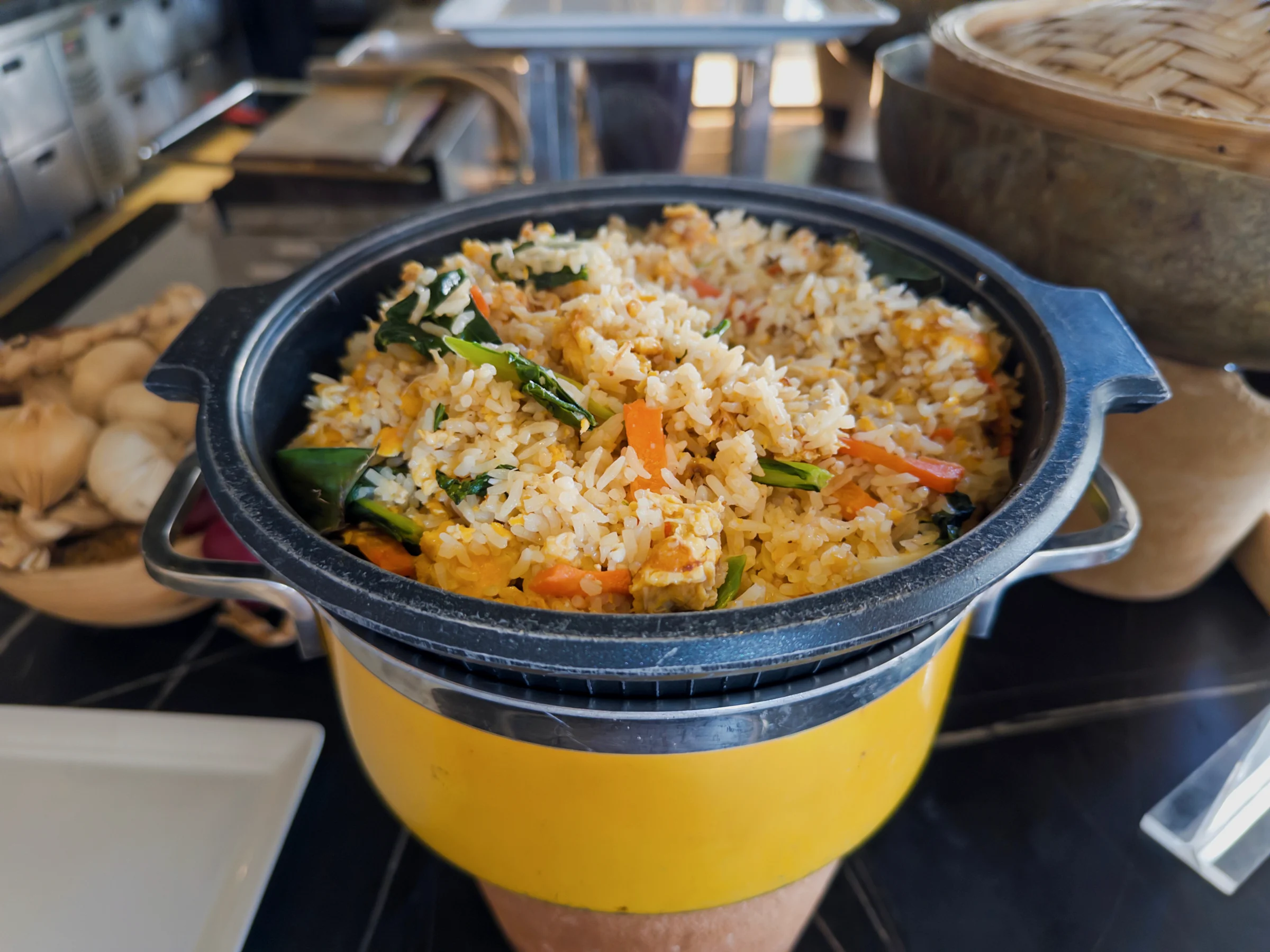 朝食ビュッフェのチャーハン