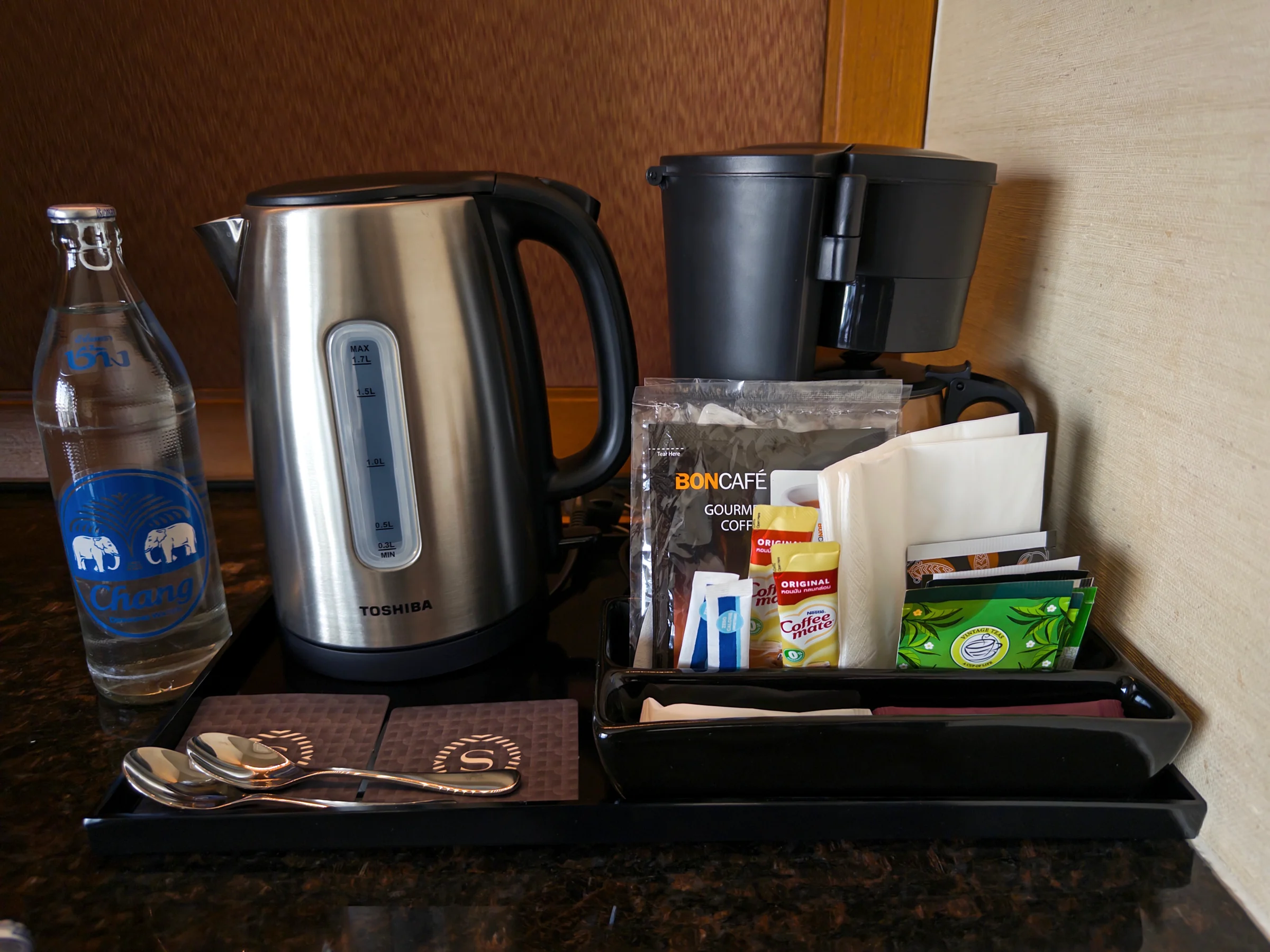 客室のコーヒーとティーセット