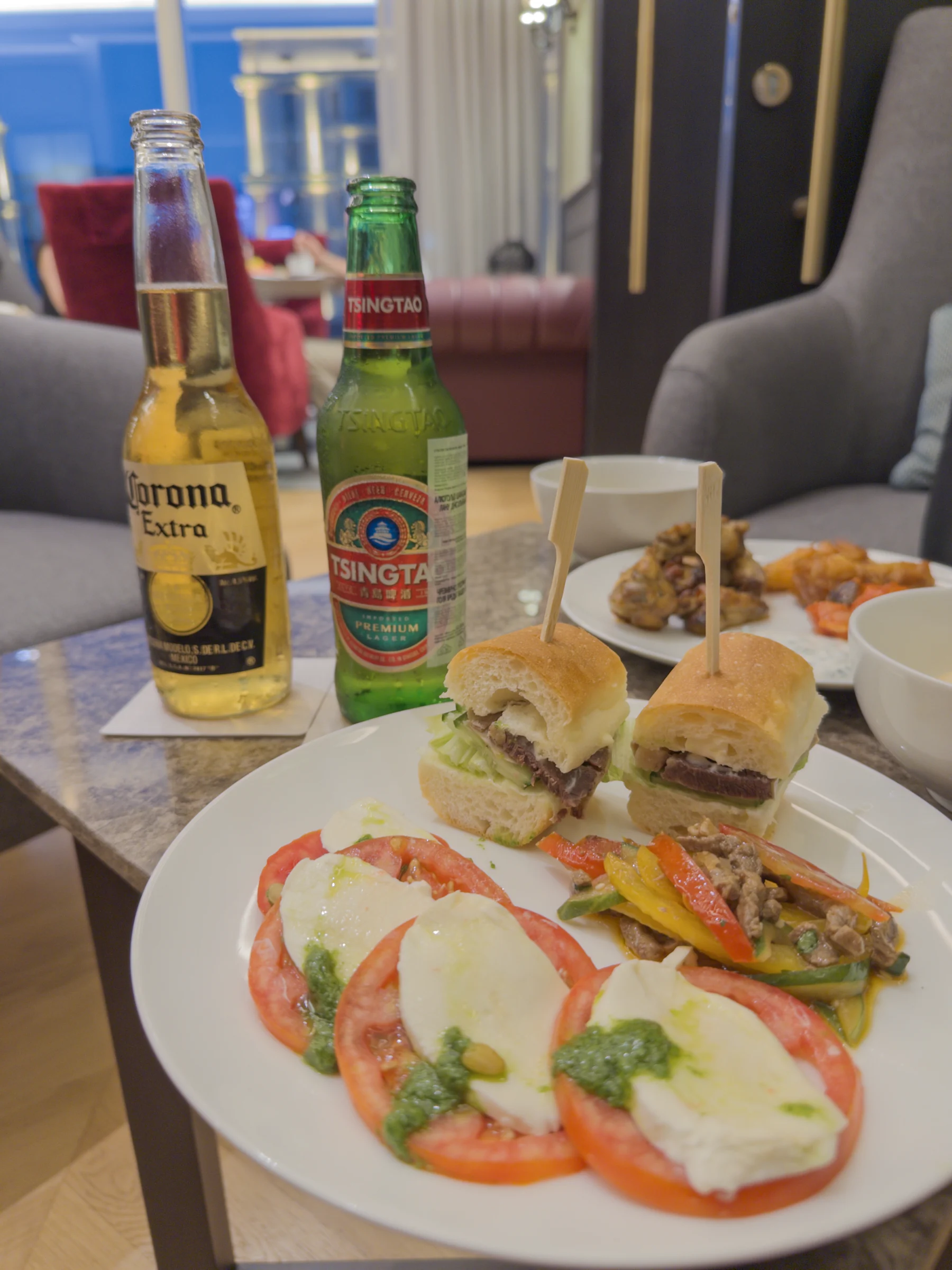 料理を選んで、ビールと一緒に。