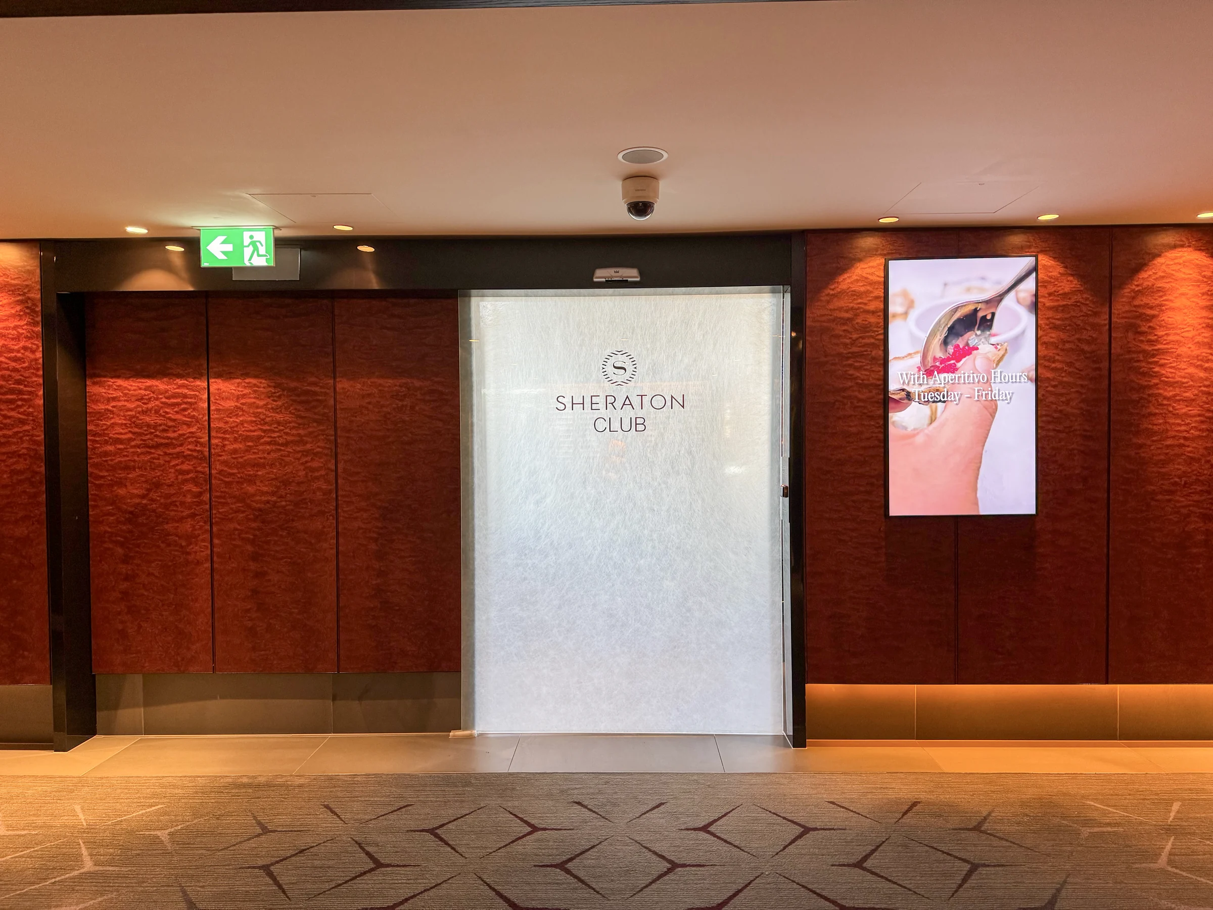 The entrance to Sheraton Club.