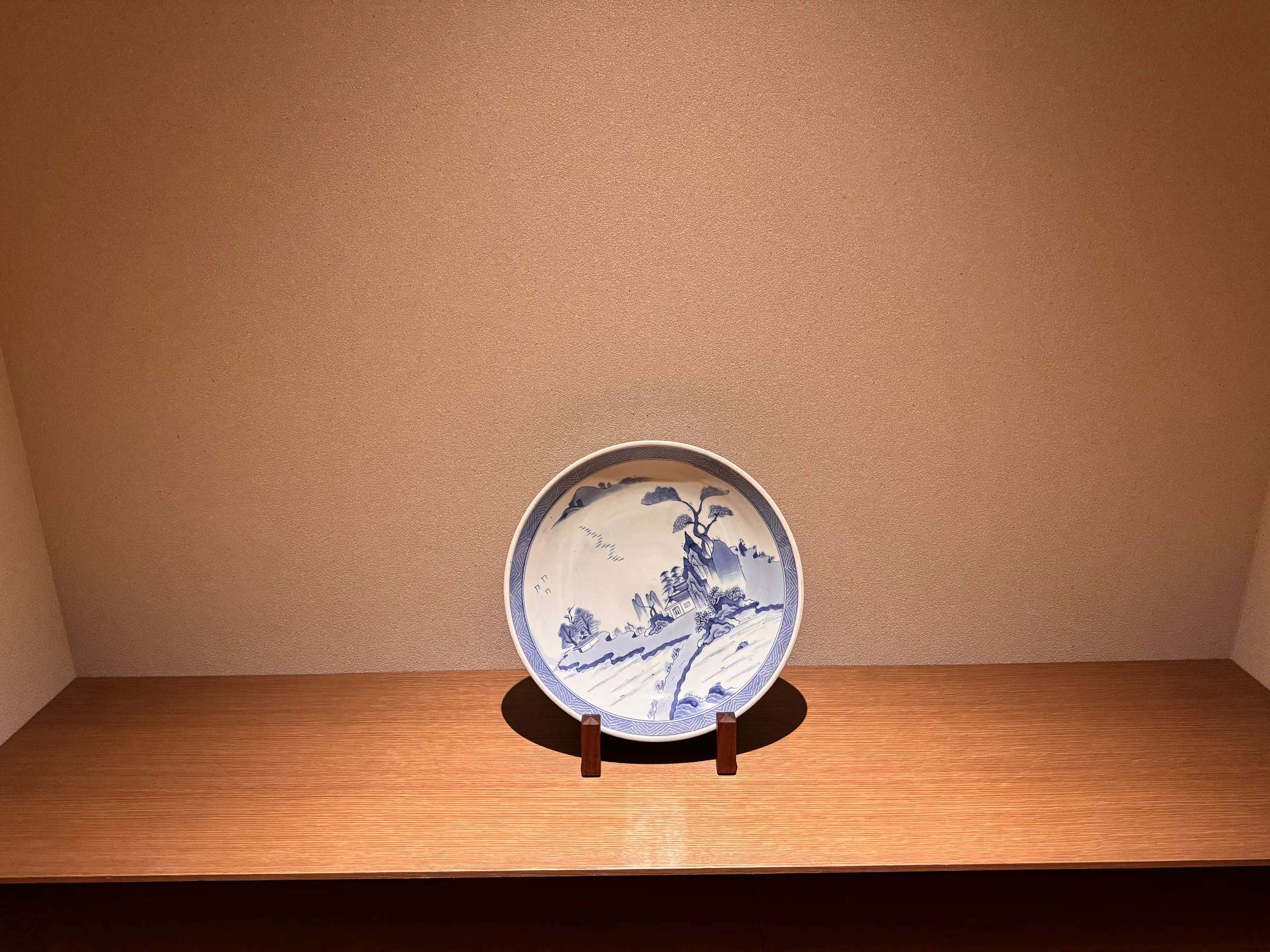 The blue decorative plate that caught my eye on entering.