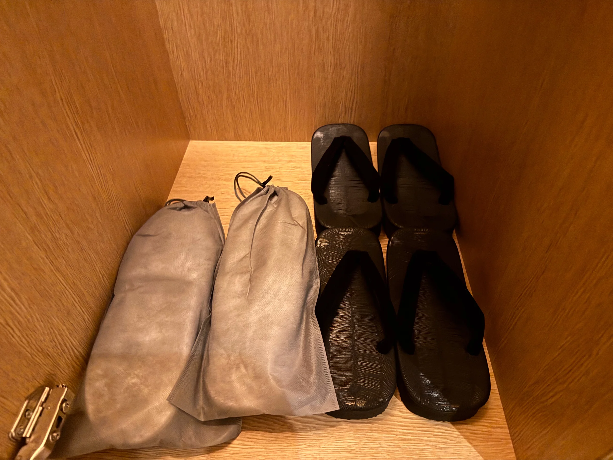 Slippers and geta sandals were provided too.