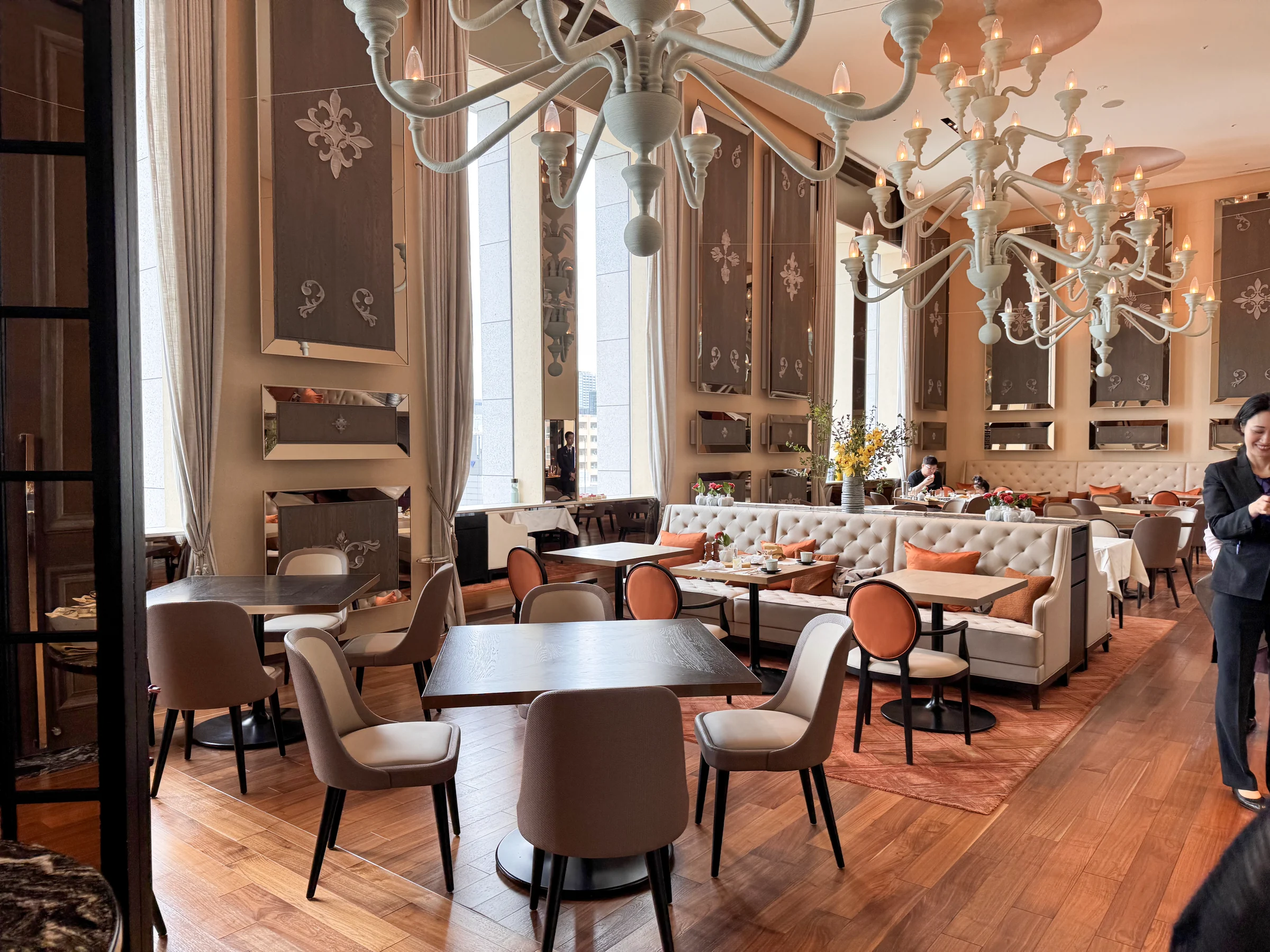 High ceilings and chandeliers in the restaurant.