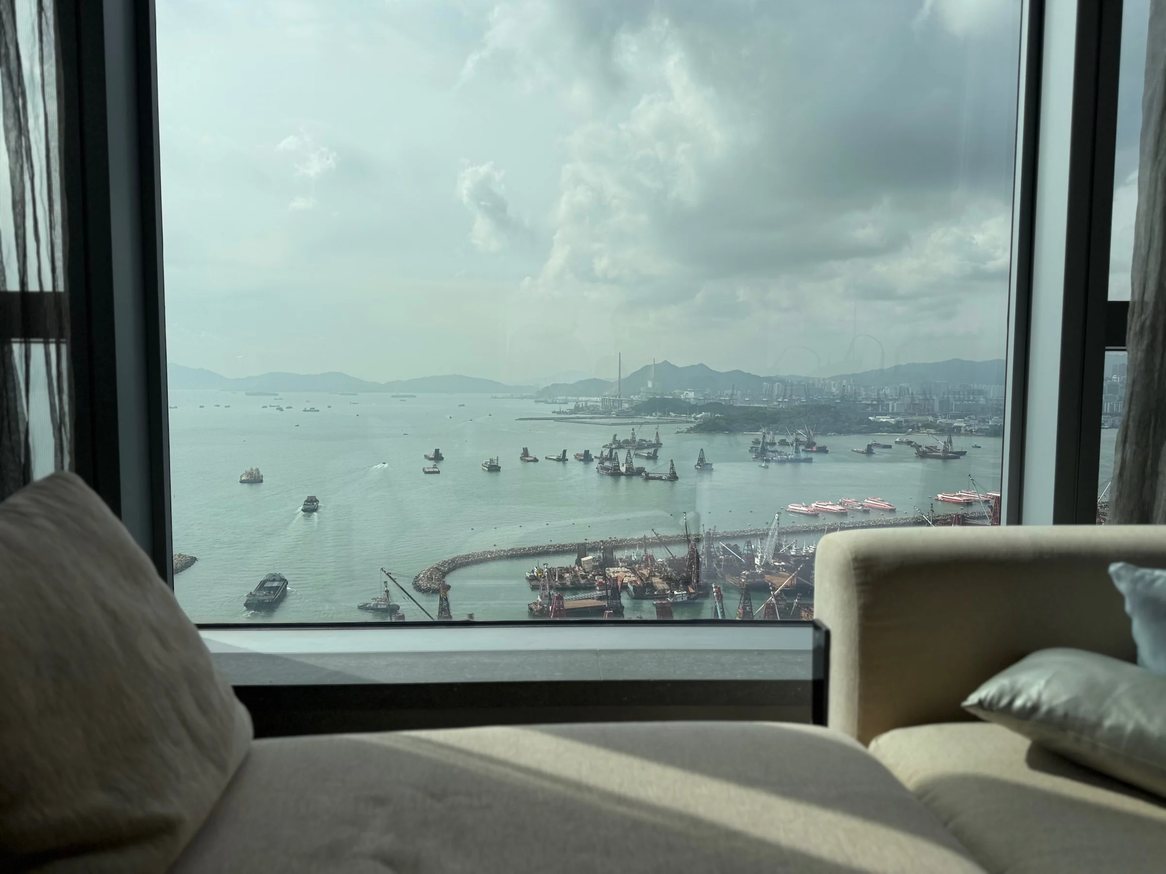 The sea seen beside the room's window.