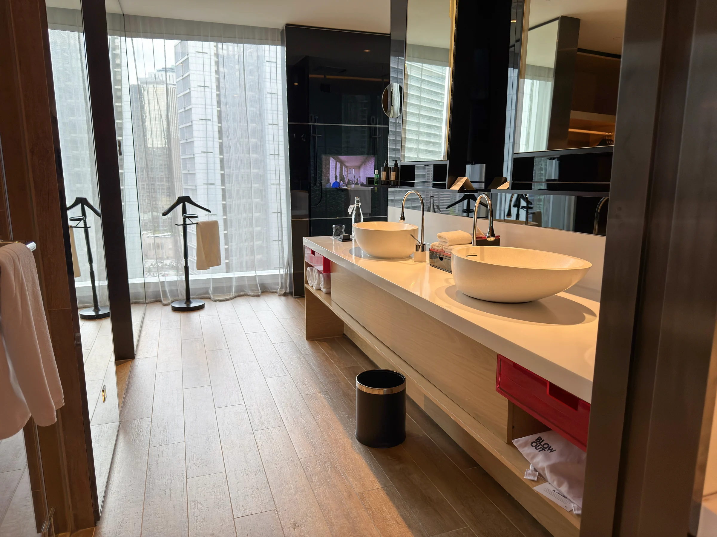 The bathroom with twin washbasins.