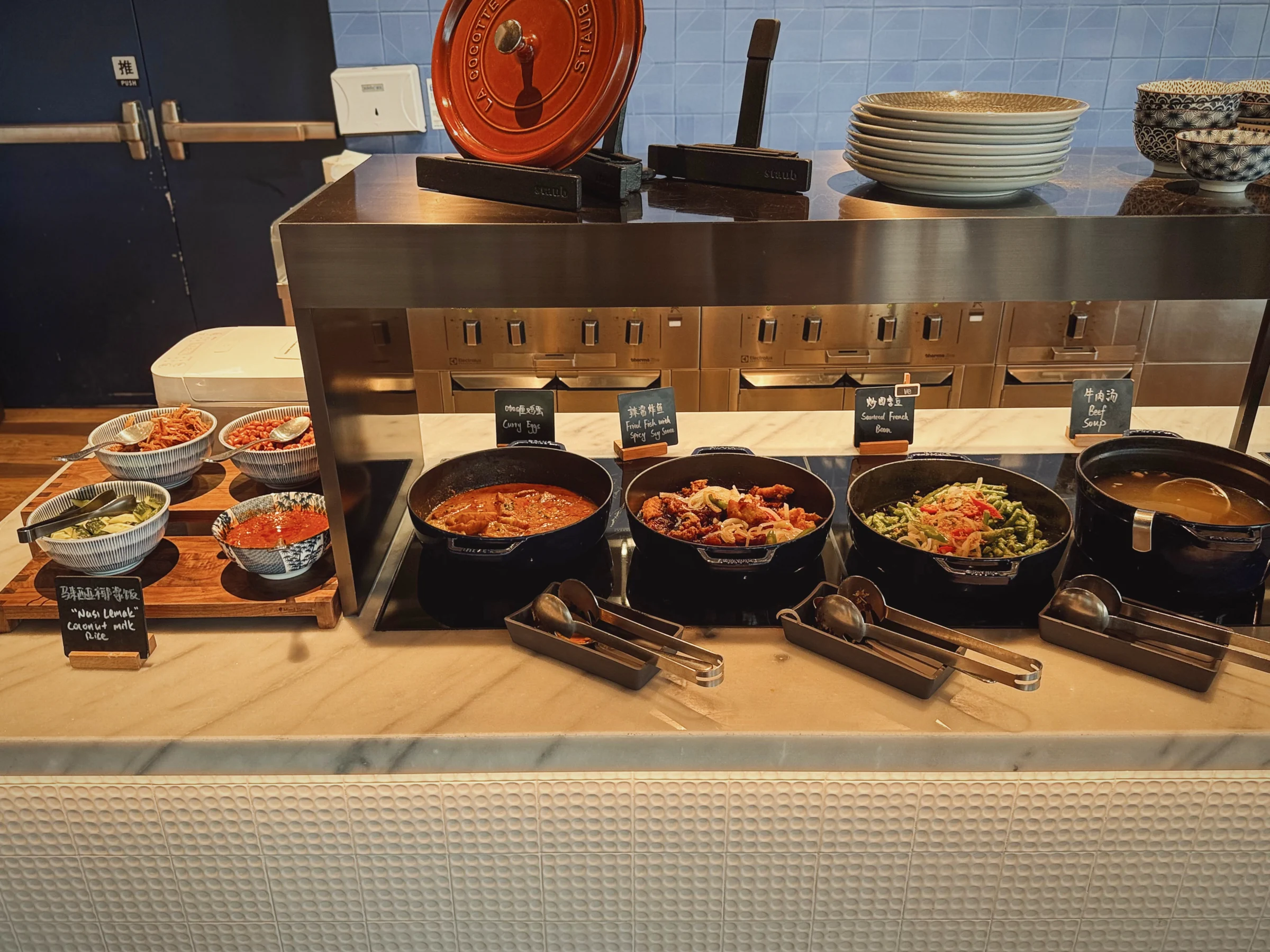Curry and accompanying dishes