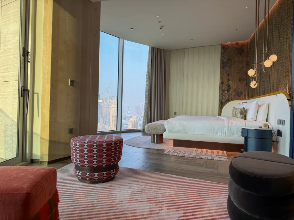 W Dubai – Mina Seyahiの海を望むベッドルーム