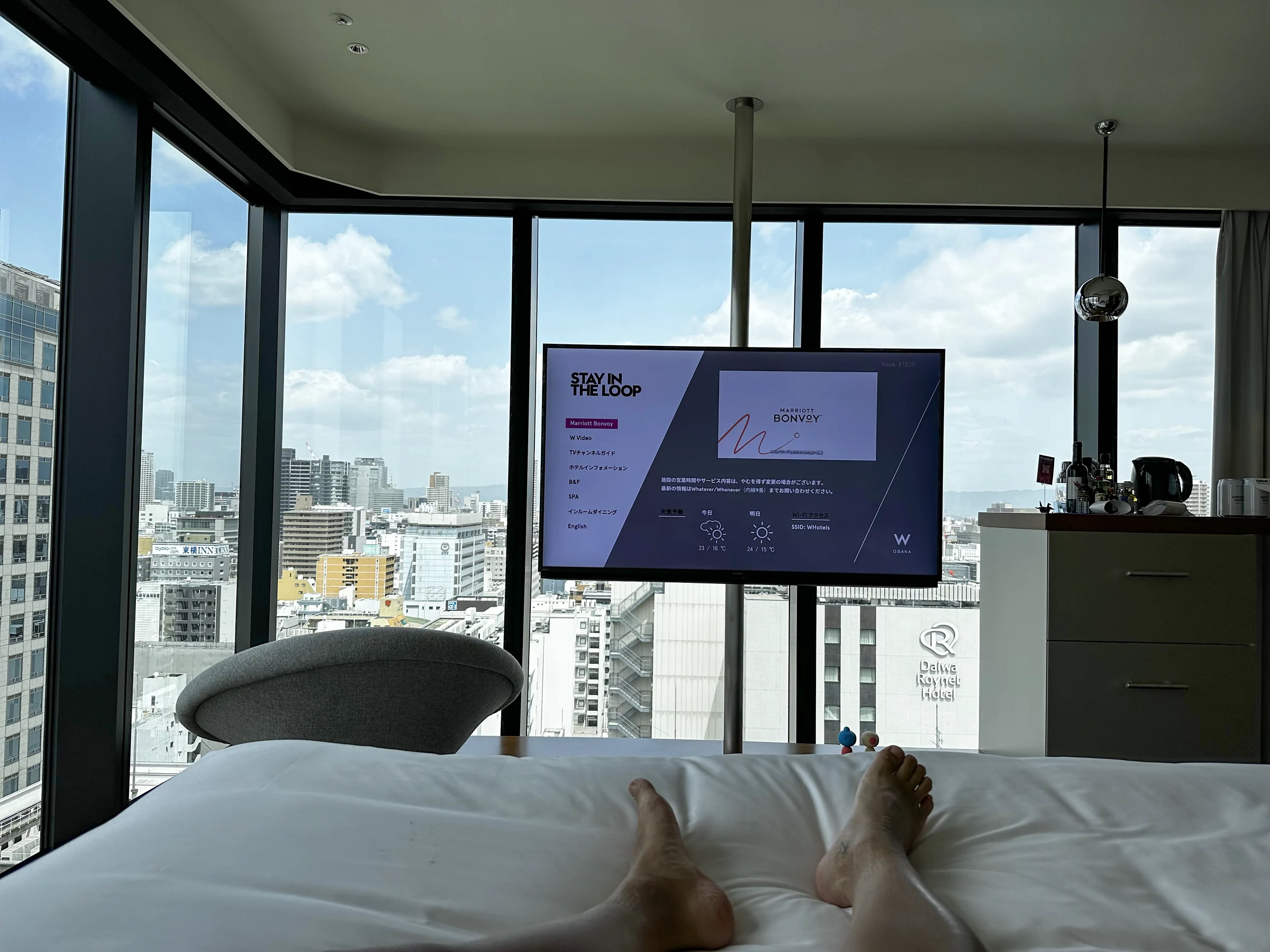 The city beyond the large windows. (May 2023)