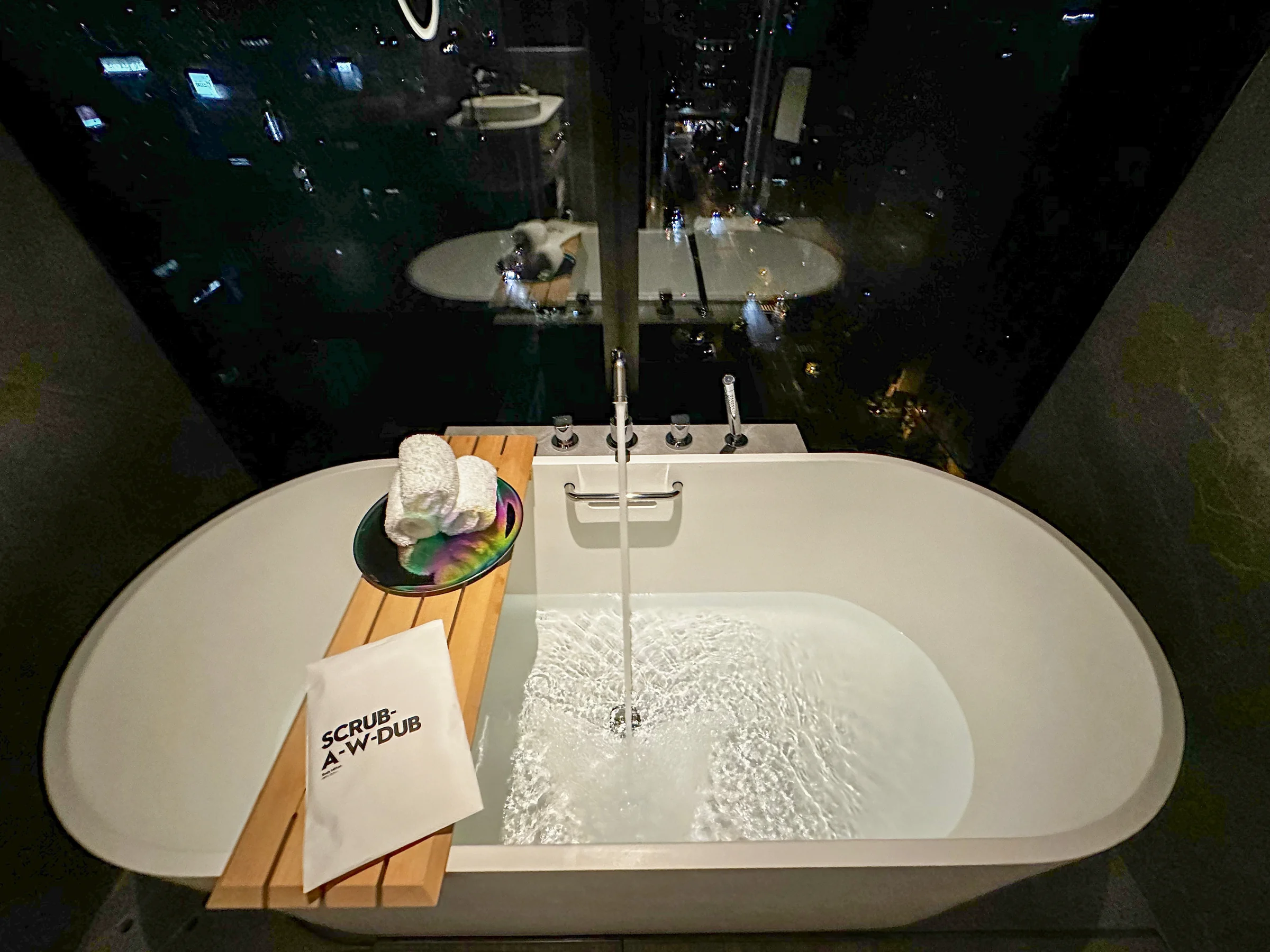 The bathtub by the window. (May 2023)