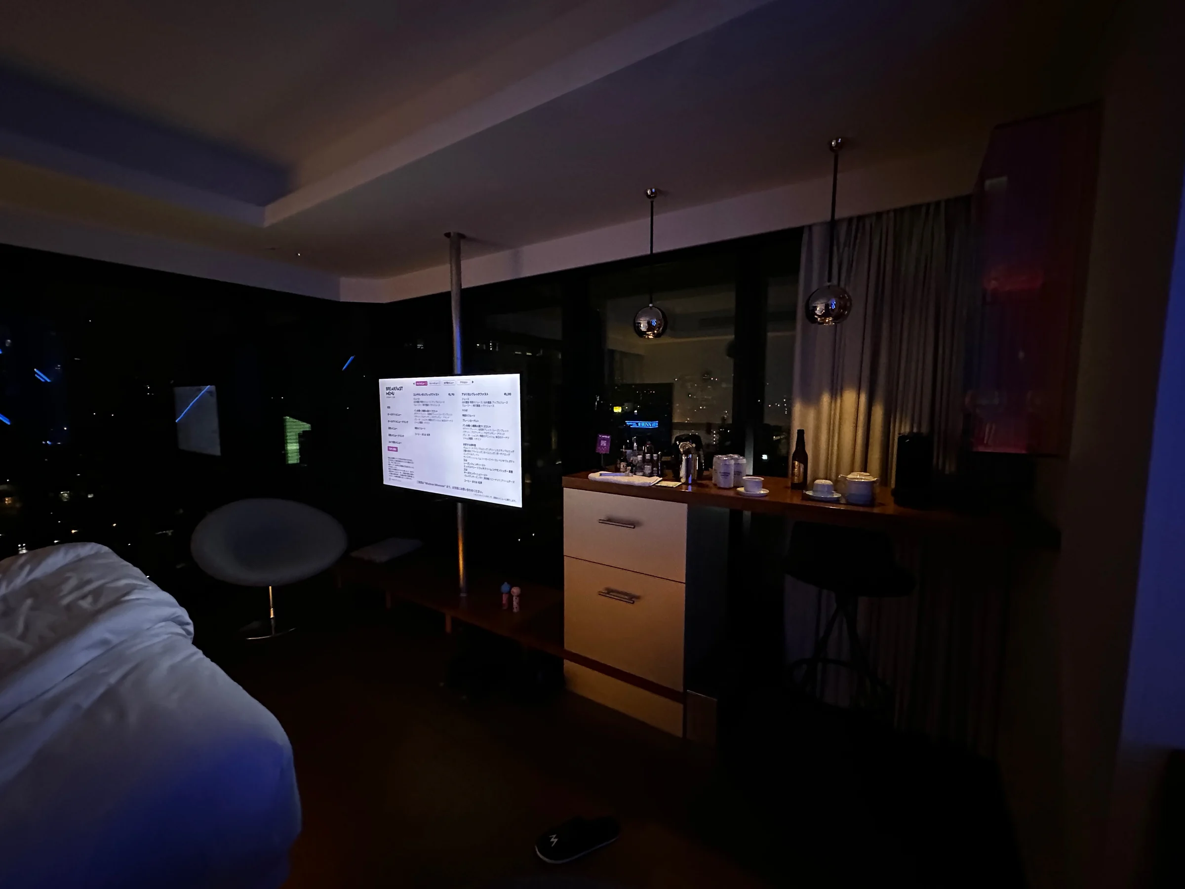 The room and city lights at night. (May 2023)