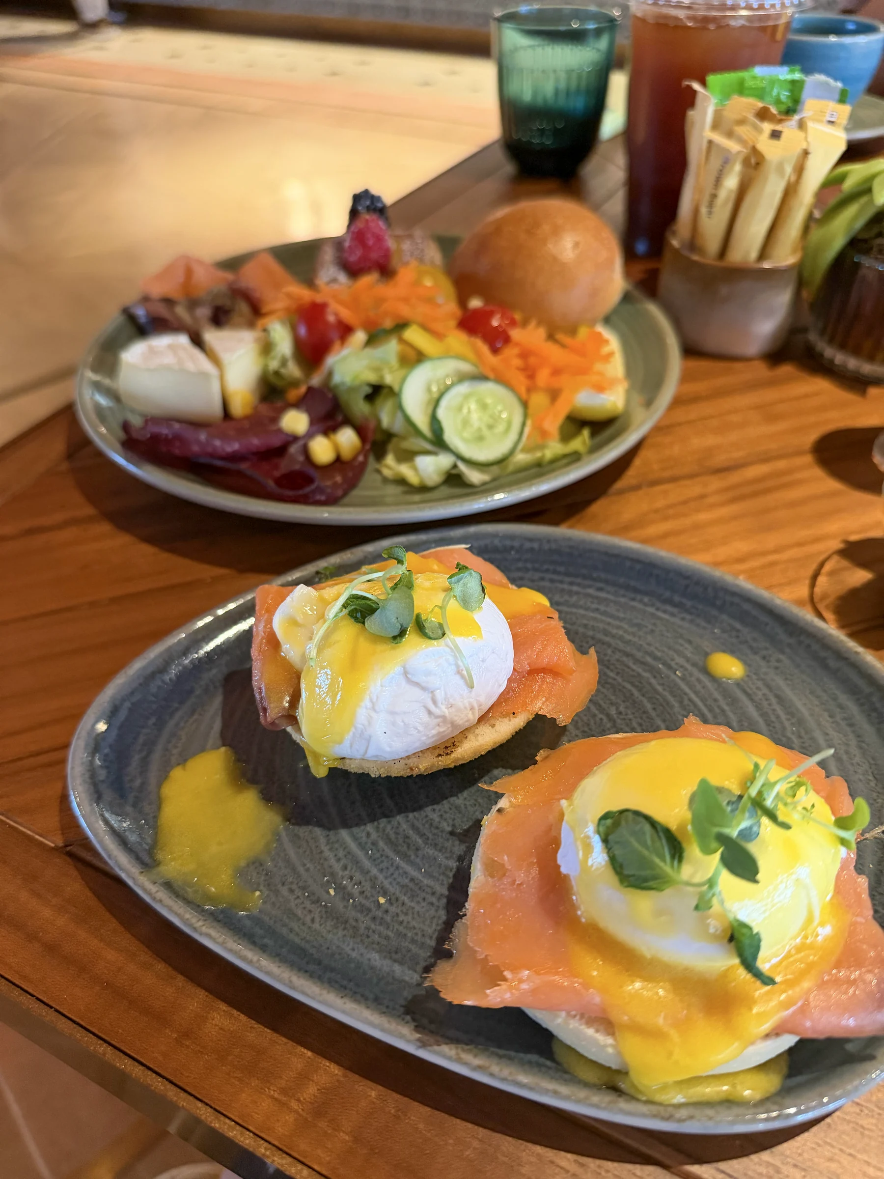 朝食でいただいた卵料理とフルーツ。