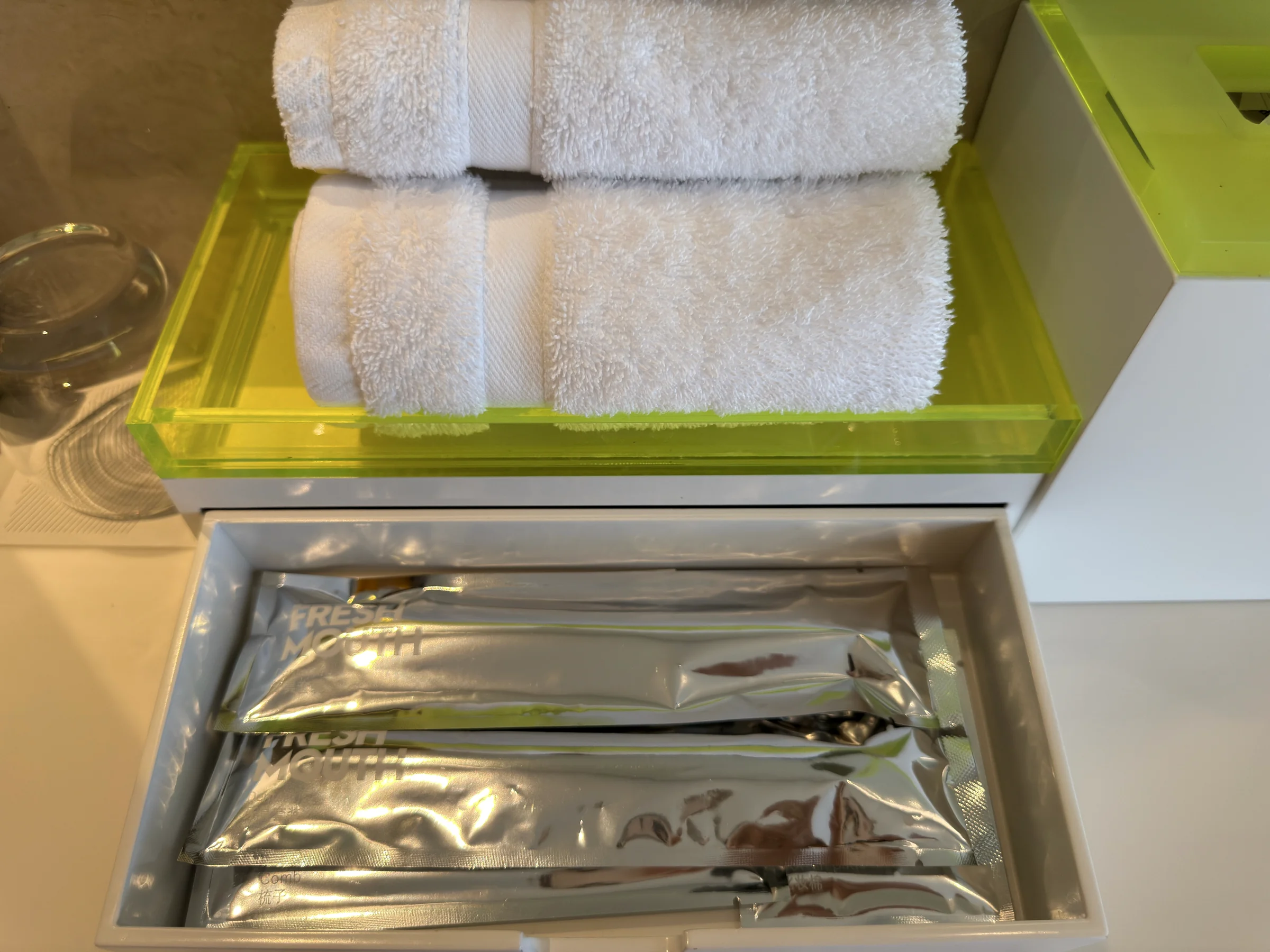Amenities provided in the room.